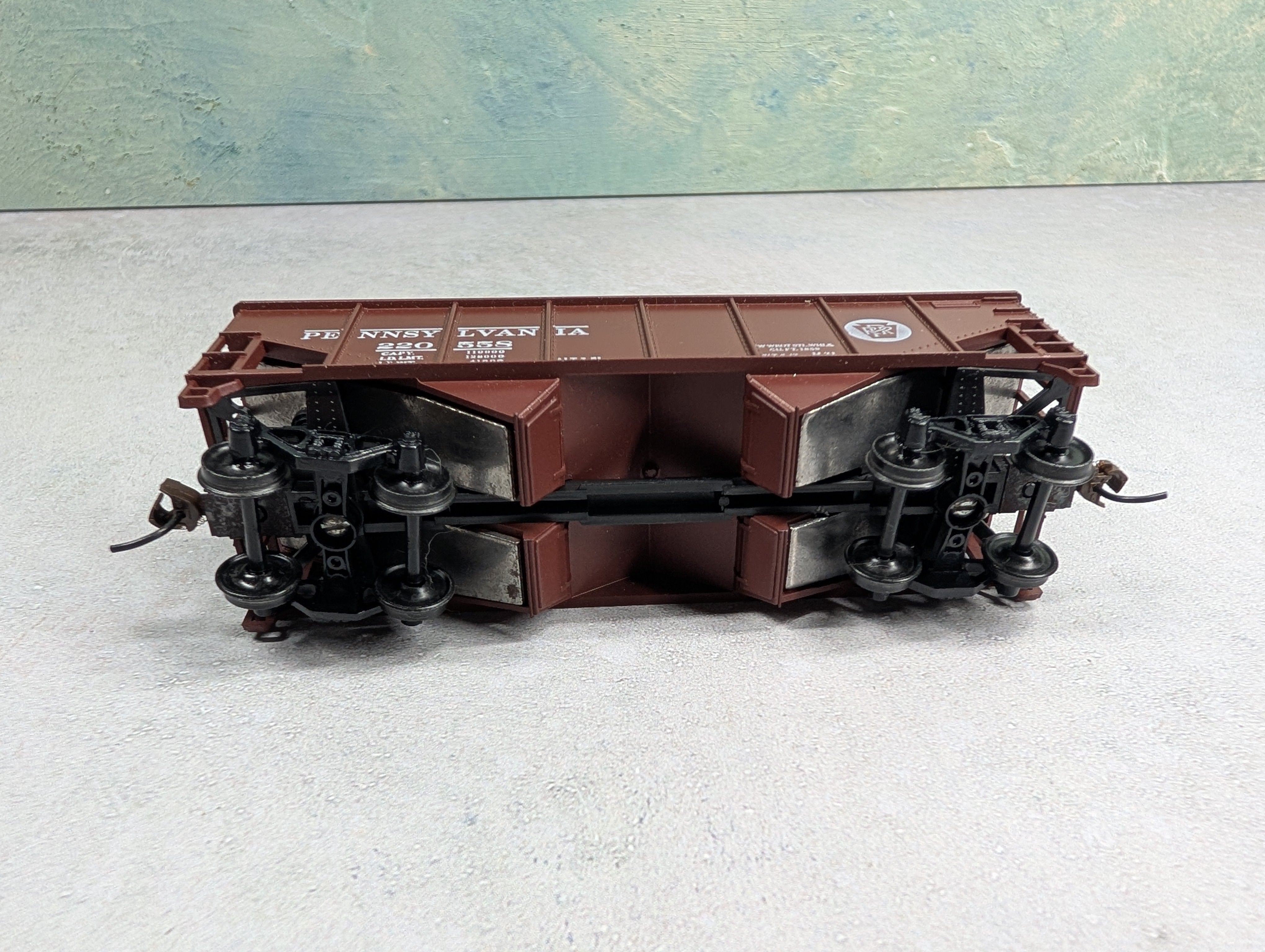 USED Athearn 5445 HO Scale 34' Ribbed Side Hopper Pennsylvania PRR #220558