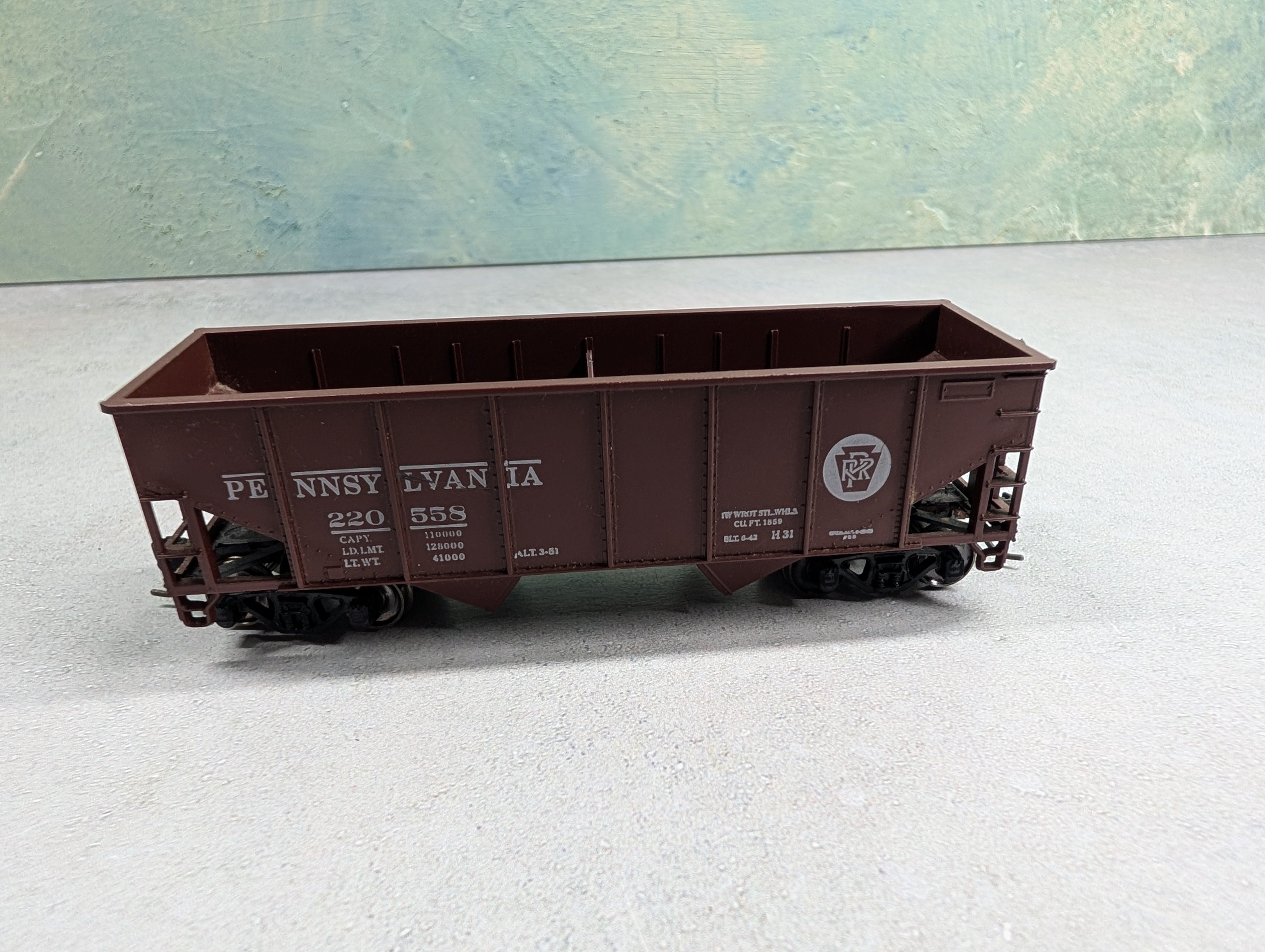 USED Athearn 5445 HO Scale 34' Ribbed Side Hopper Pennsylvania PRR #220558