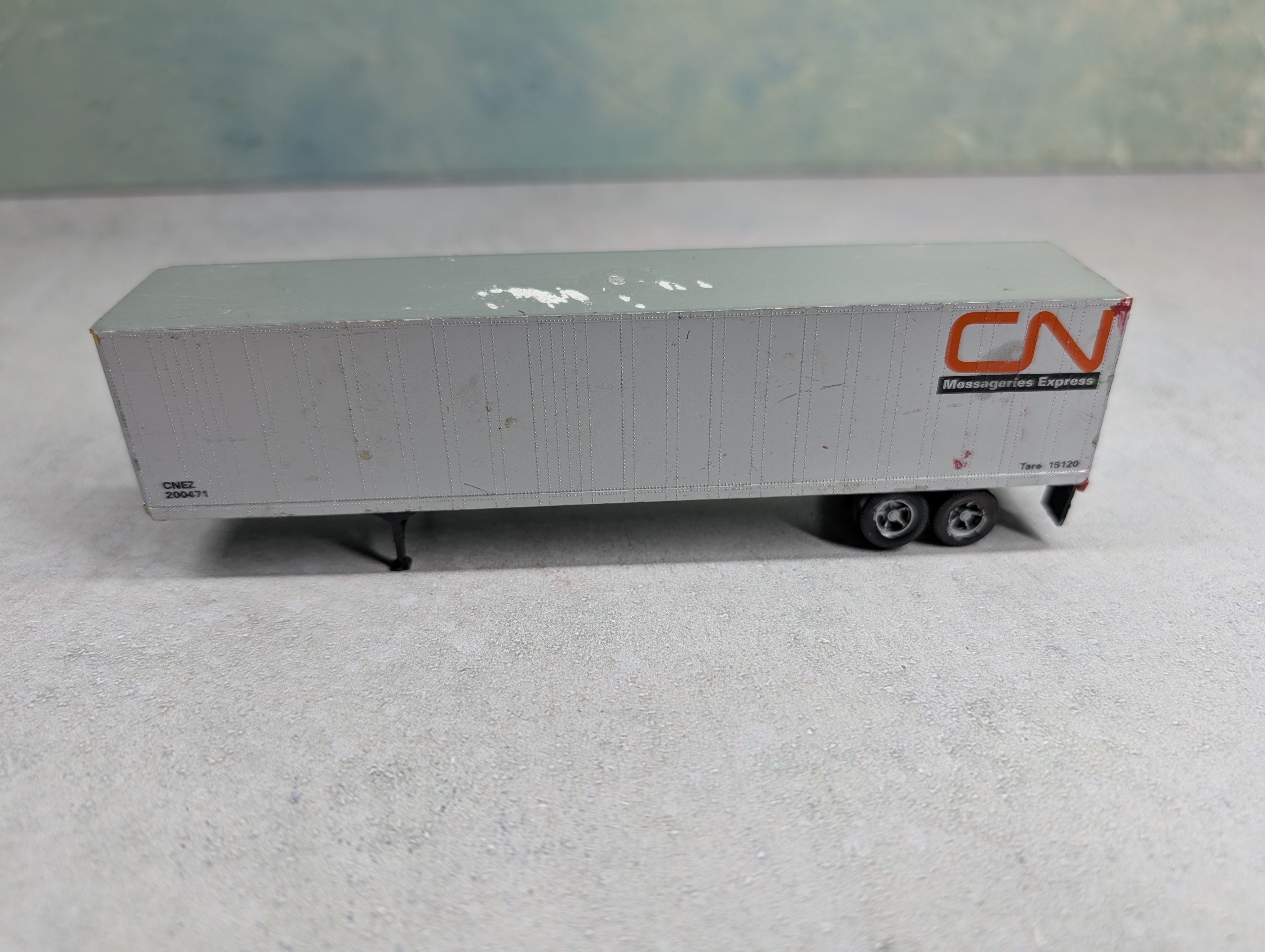 USED HO Scale 45' Trailer Canadian National #200471 Messageries Express, Rough