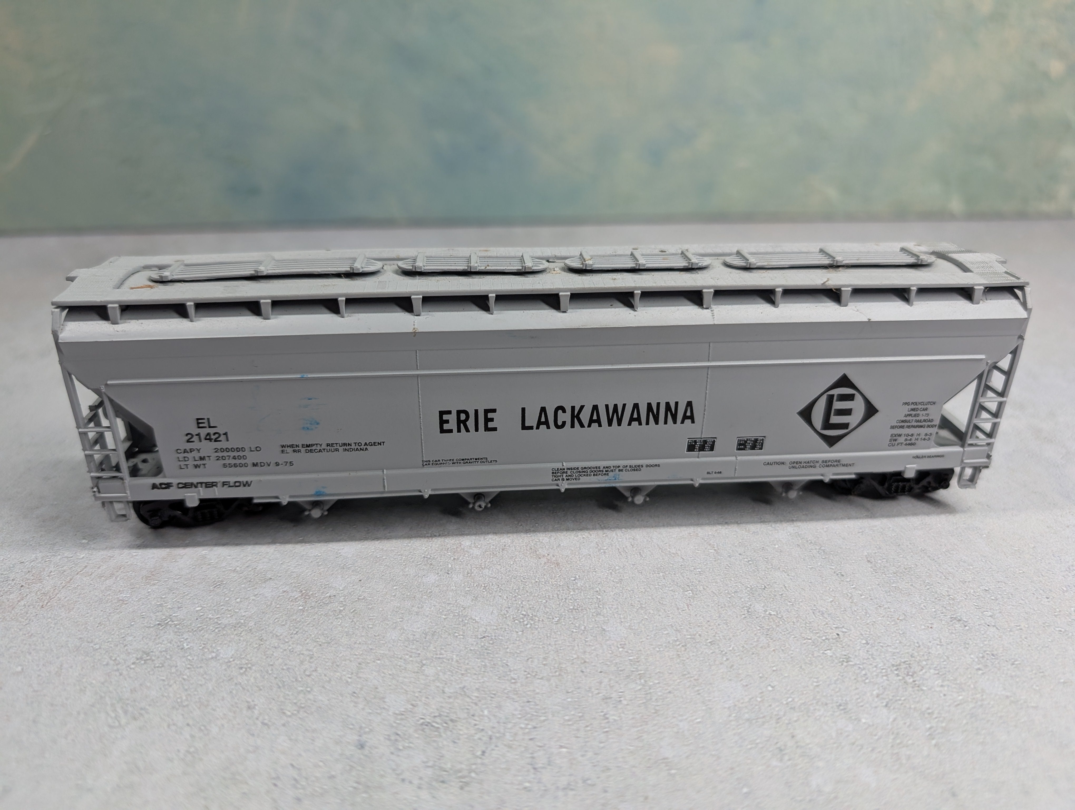 USED Athearn HO Scale ACF Centerflow 4 Bay Covered Hopper Erie Lackawanna EL #21421