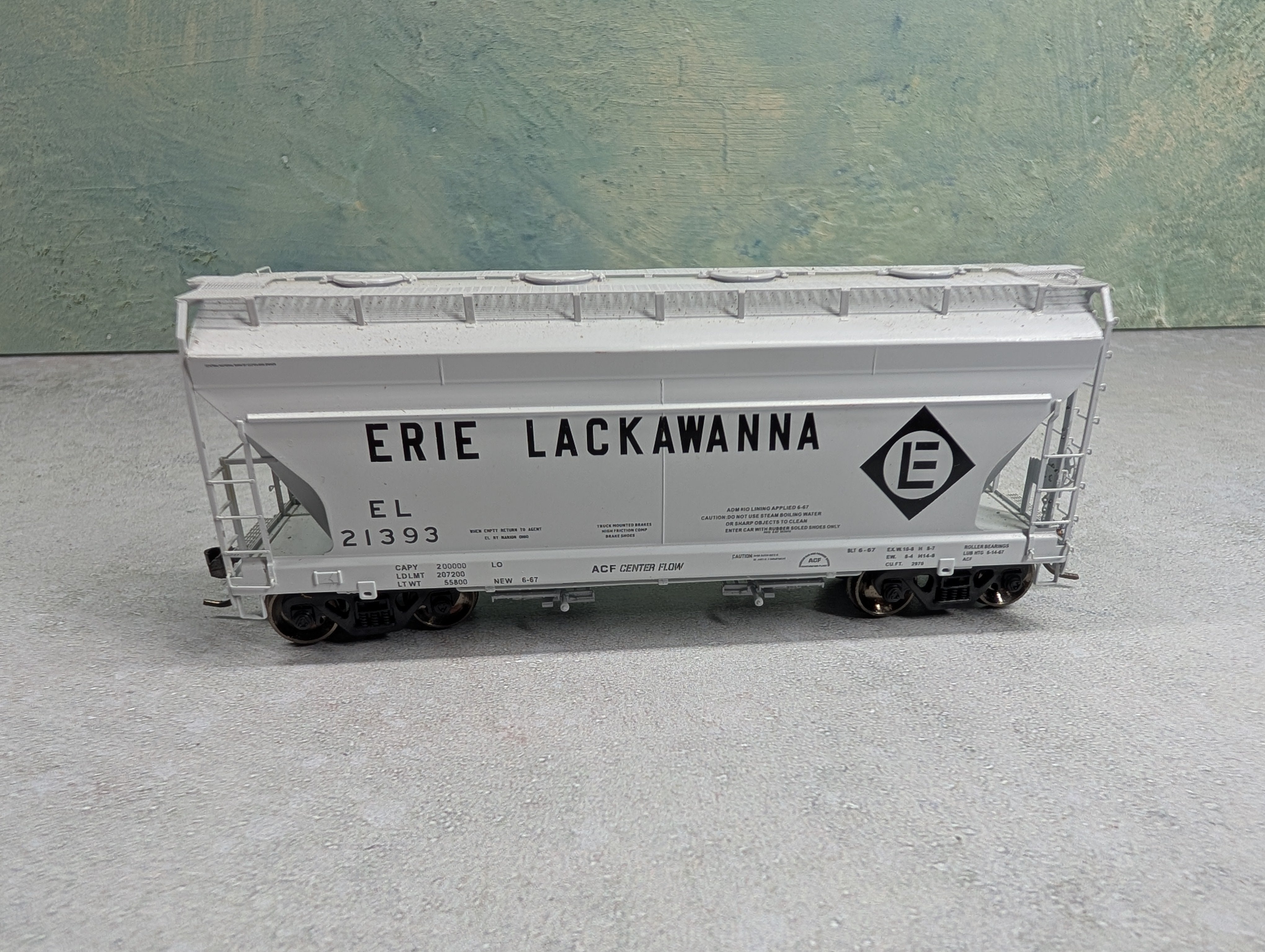 USED Athearn HO Scale ACF Centerflow 2 Bay Covered Hopper Erie Lackawanna EL #21393 Modern