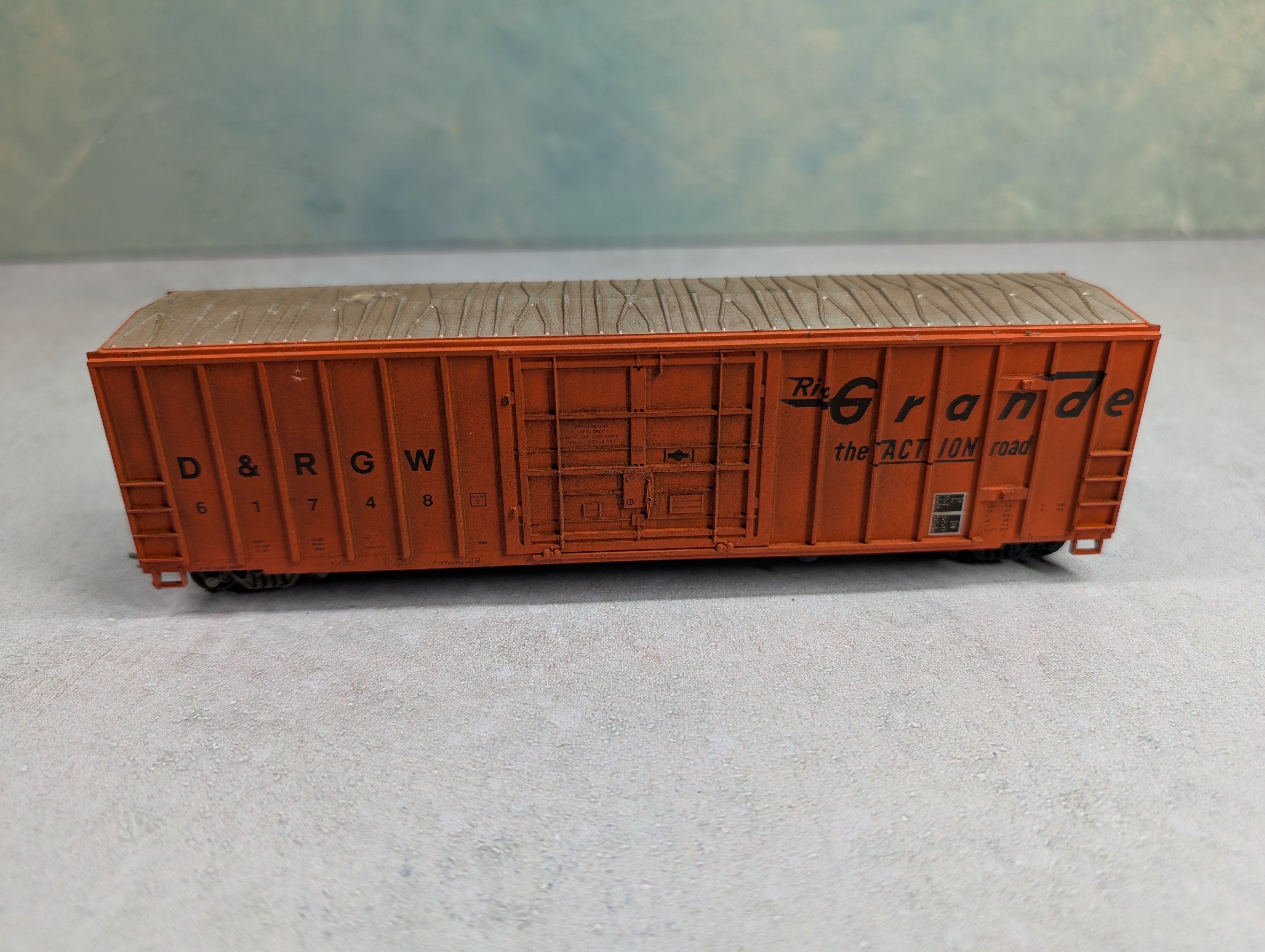 USED Roundhouse HO Scale 50' FMC Box Car Rio Grande D&RGW #61748 Weathered