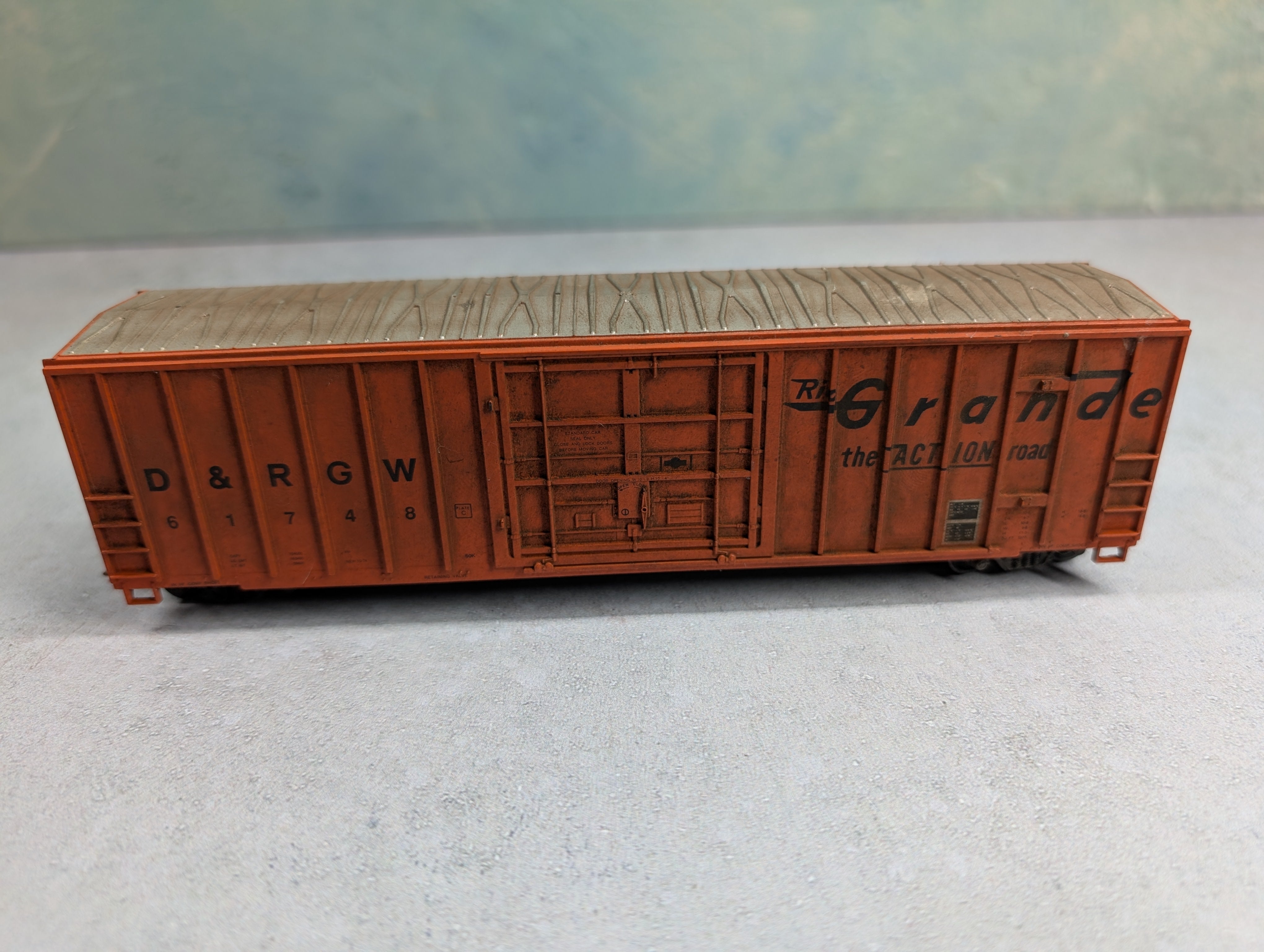 USED Roundhouse HO Scale 50' FMC Box Car Rio Grande D&RGW #61748 Weathered