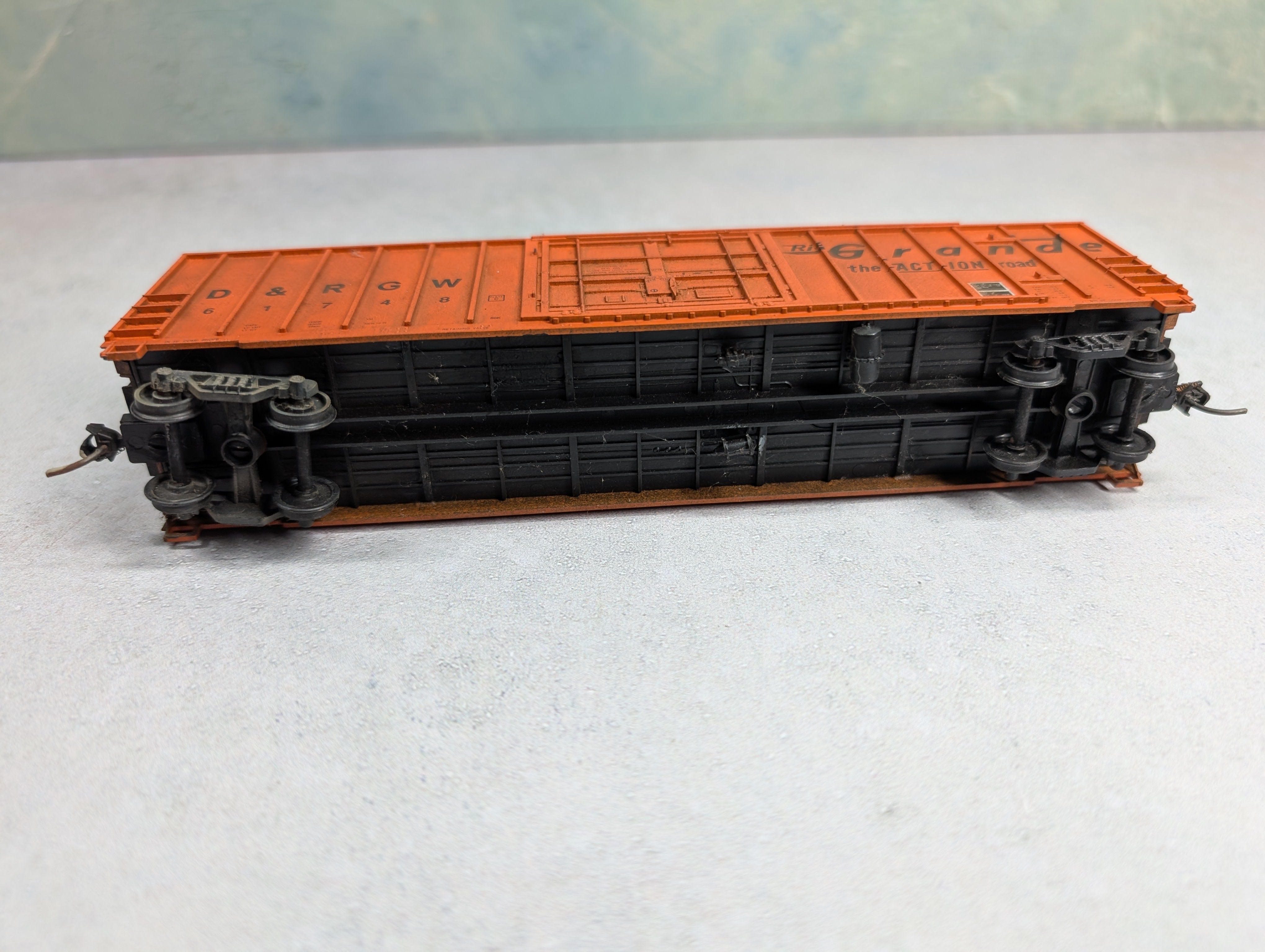 USED Roundhouse HO Scale 50' FMC Box Car Rio Grande D&RGW #61748 Weathered