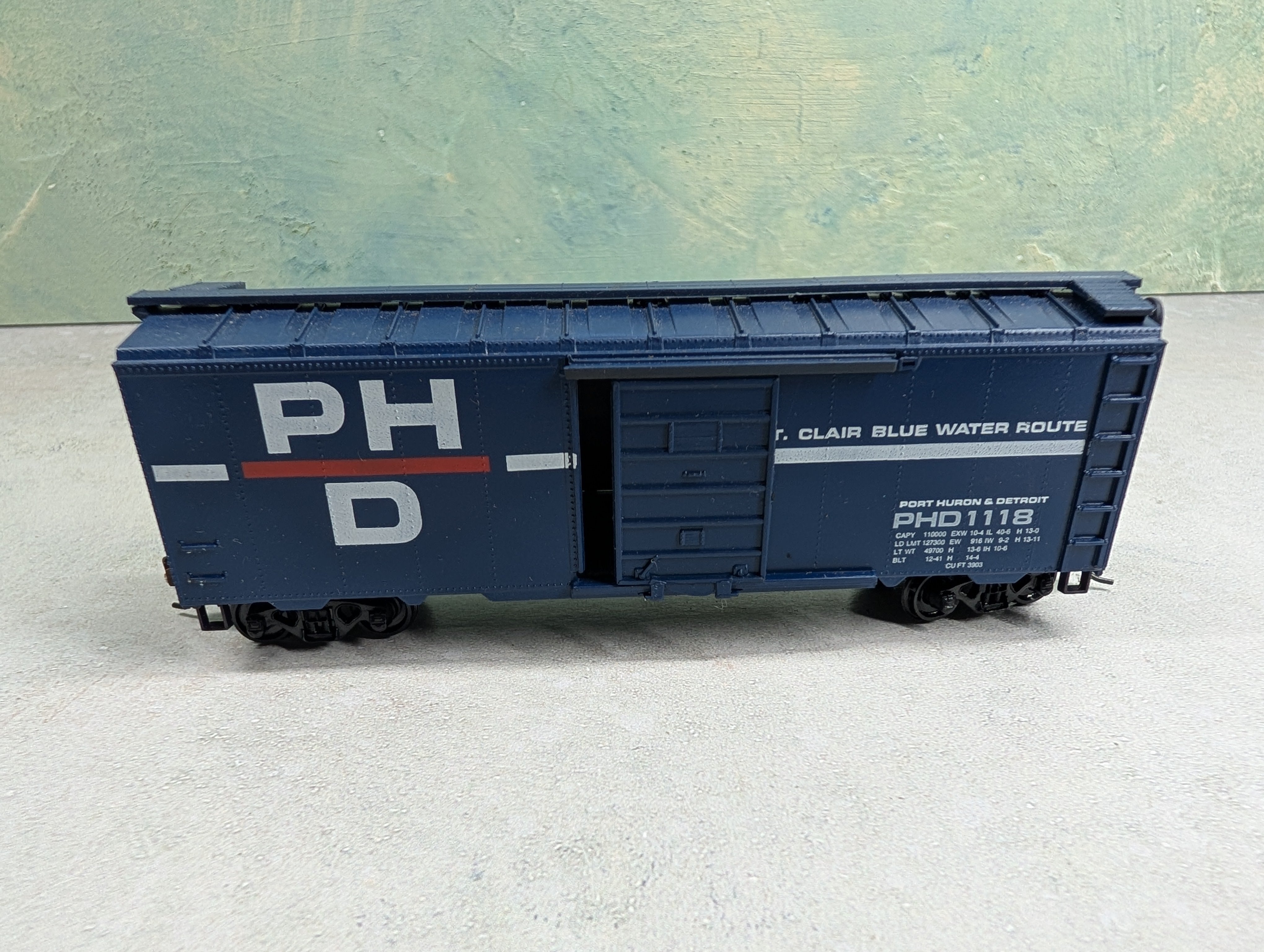 USED Roundhouse HO Scale 40' Box Car Port Huron & Detroit PHD #1118