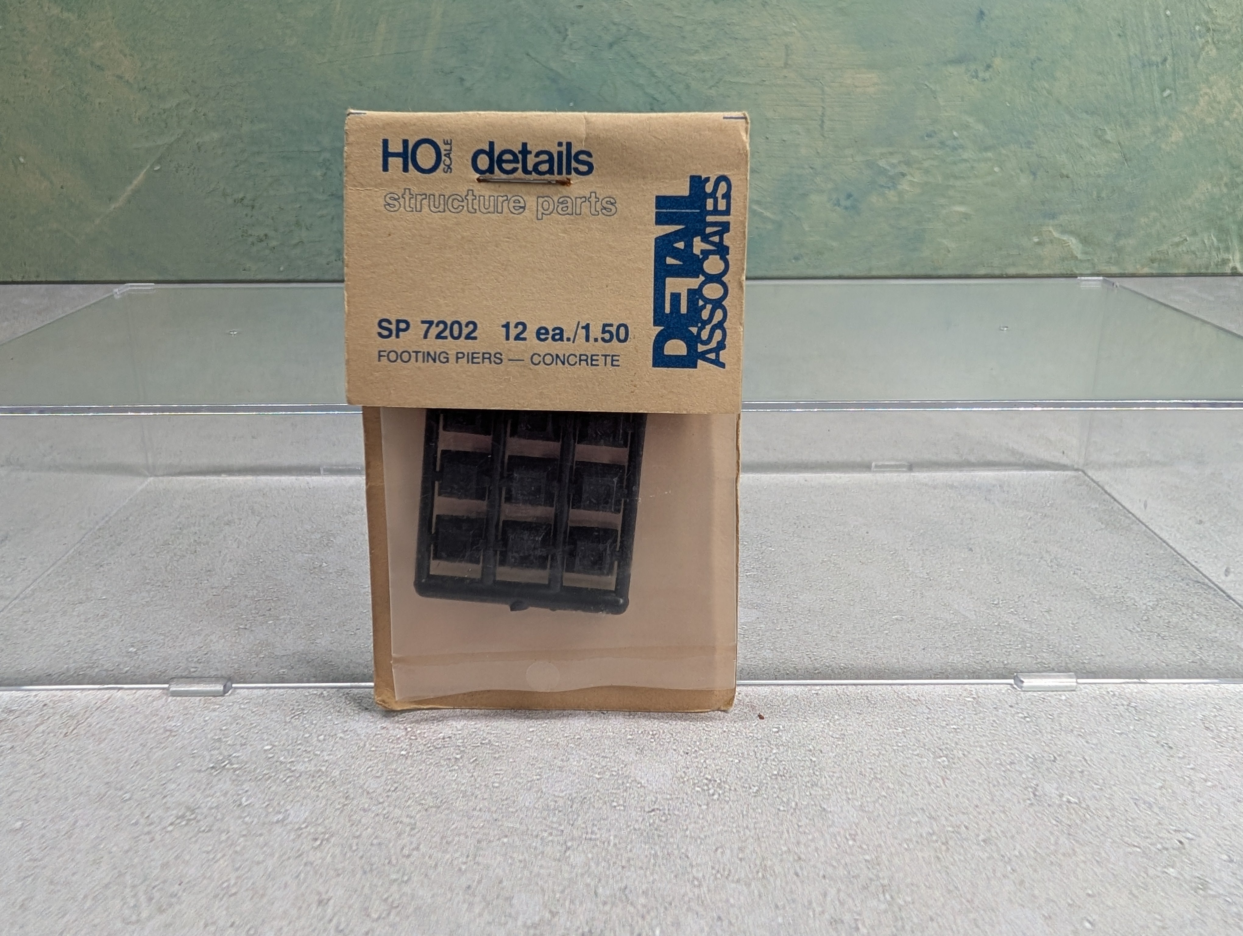 Details Associates 7202 HO Scale Concrete Footing Piers (12 pcs)