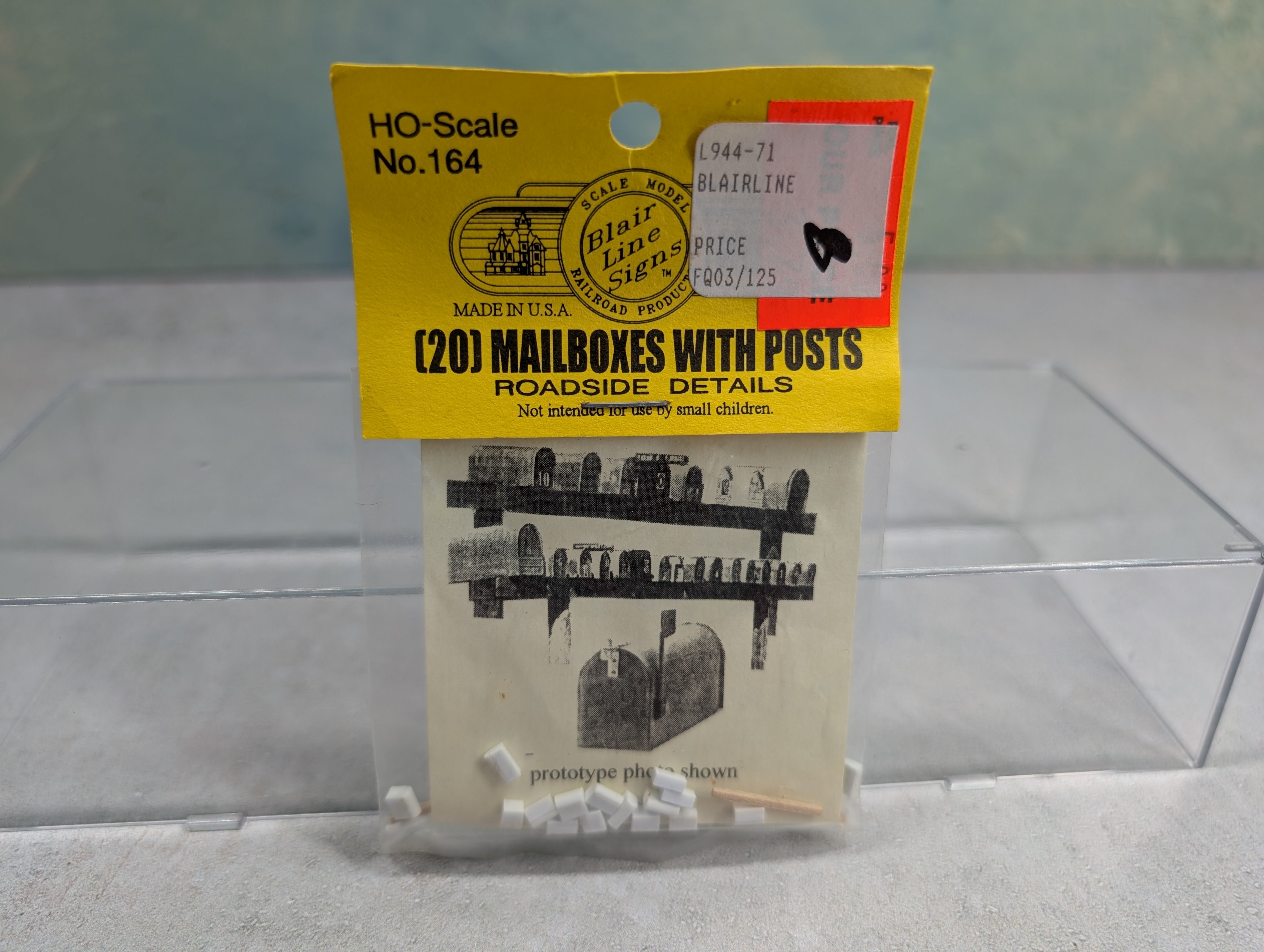 Blair Line Signs 164 HO Scale Mailboxes with Posts