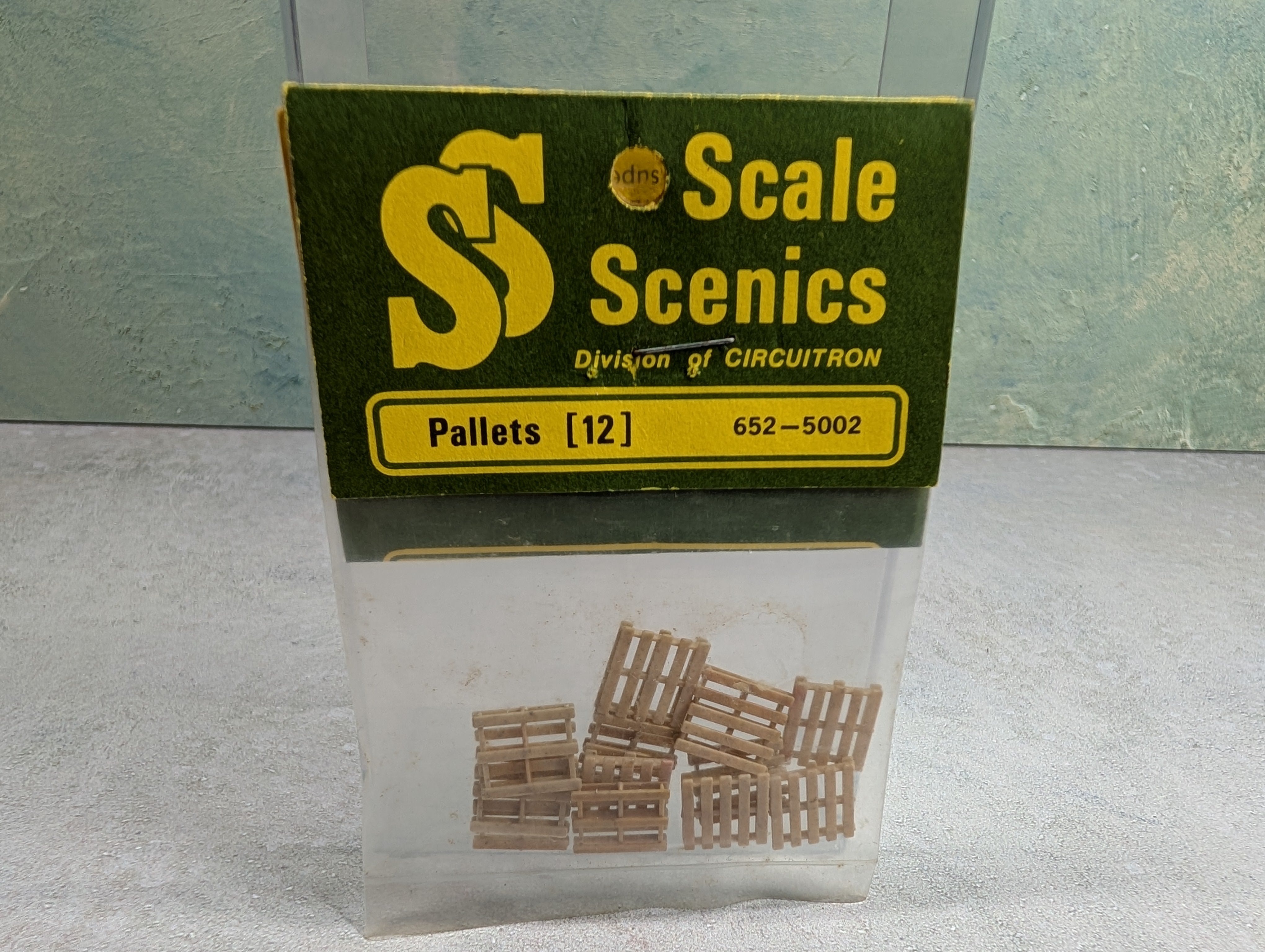 Scale Scenics #652-5002 HO Scale Pallets (12 pcs)