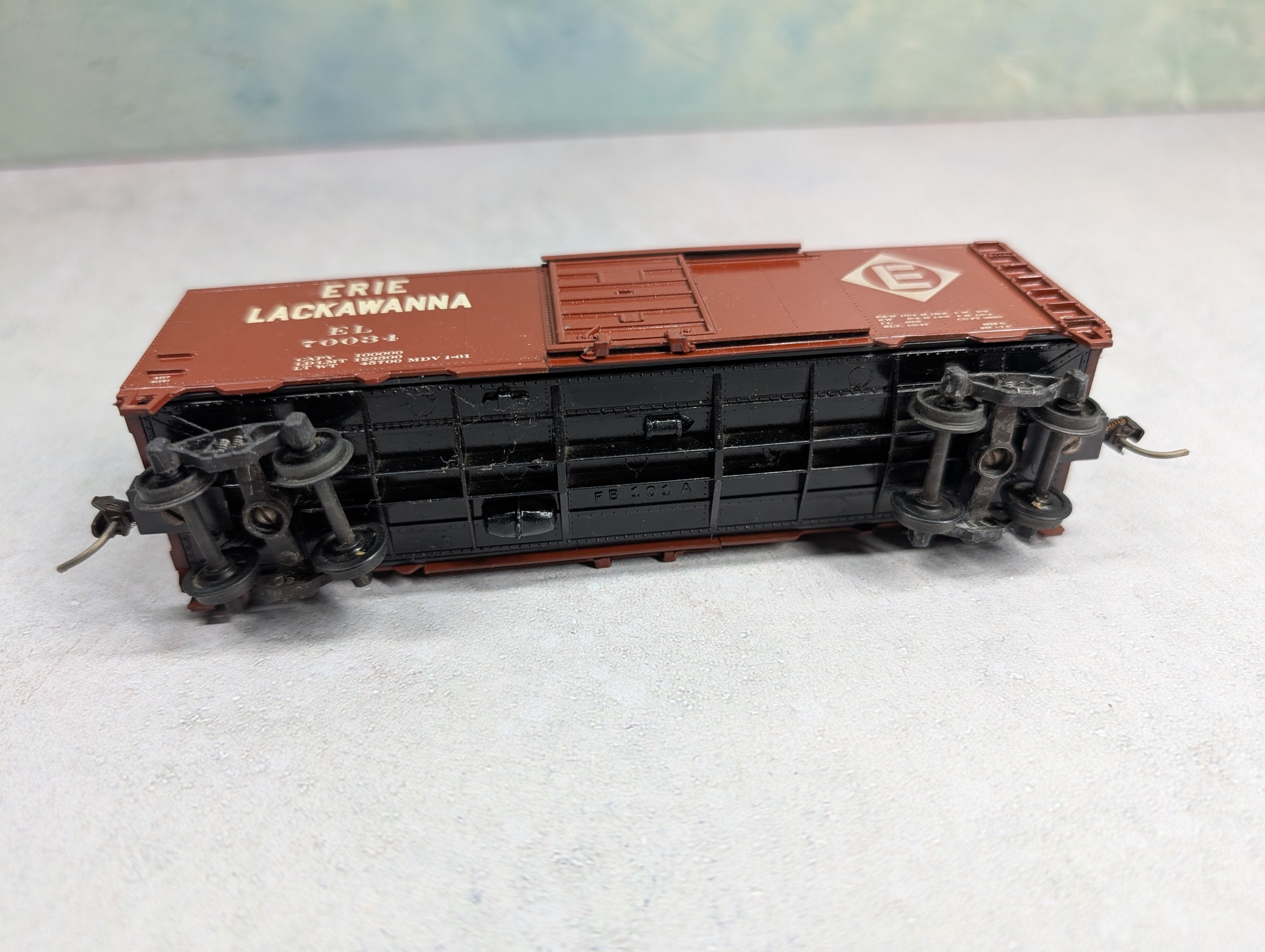 USED Roundhouse HO Scale 40' Box Car Erie Lackawanna EL #70034 Decals