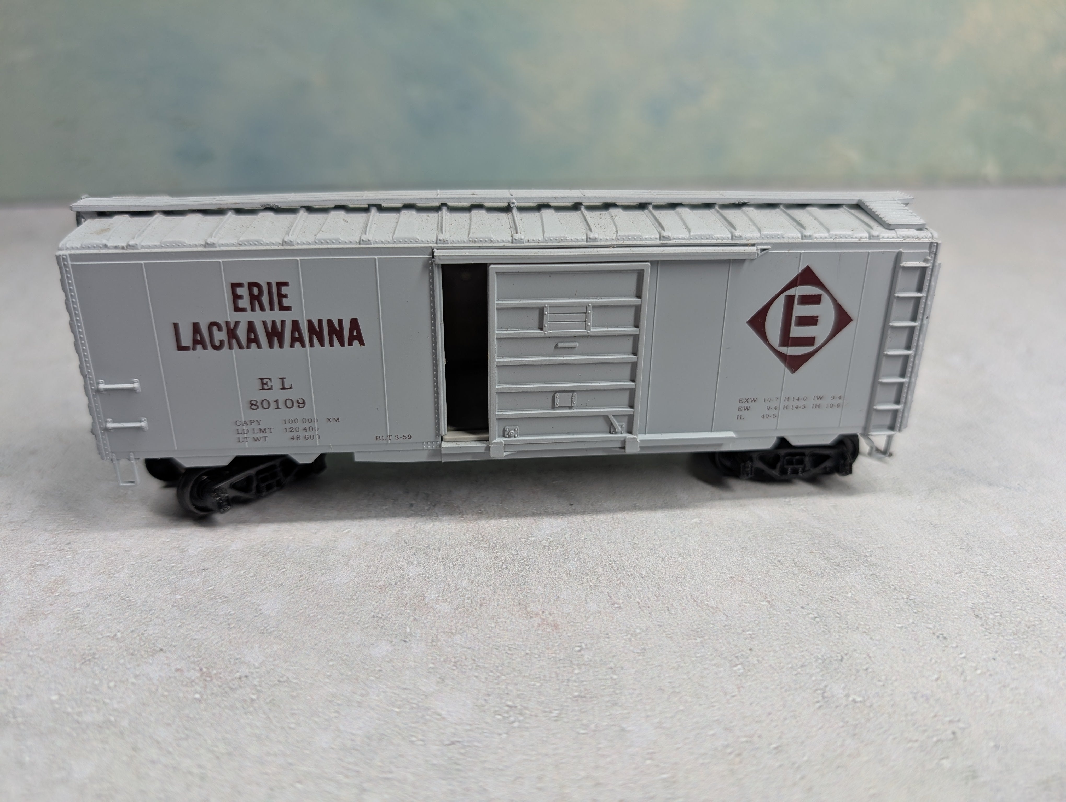 USED Con-Cor HO Scale 40' PS-1 Box Car Erie Lackawanna EL #80109