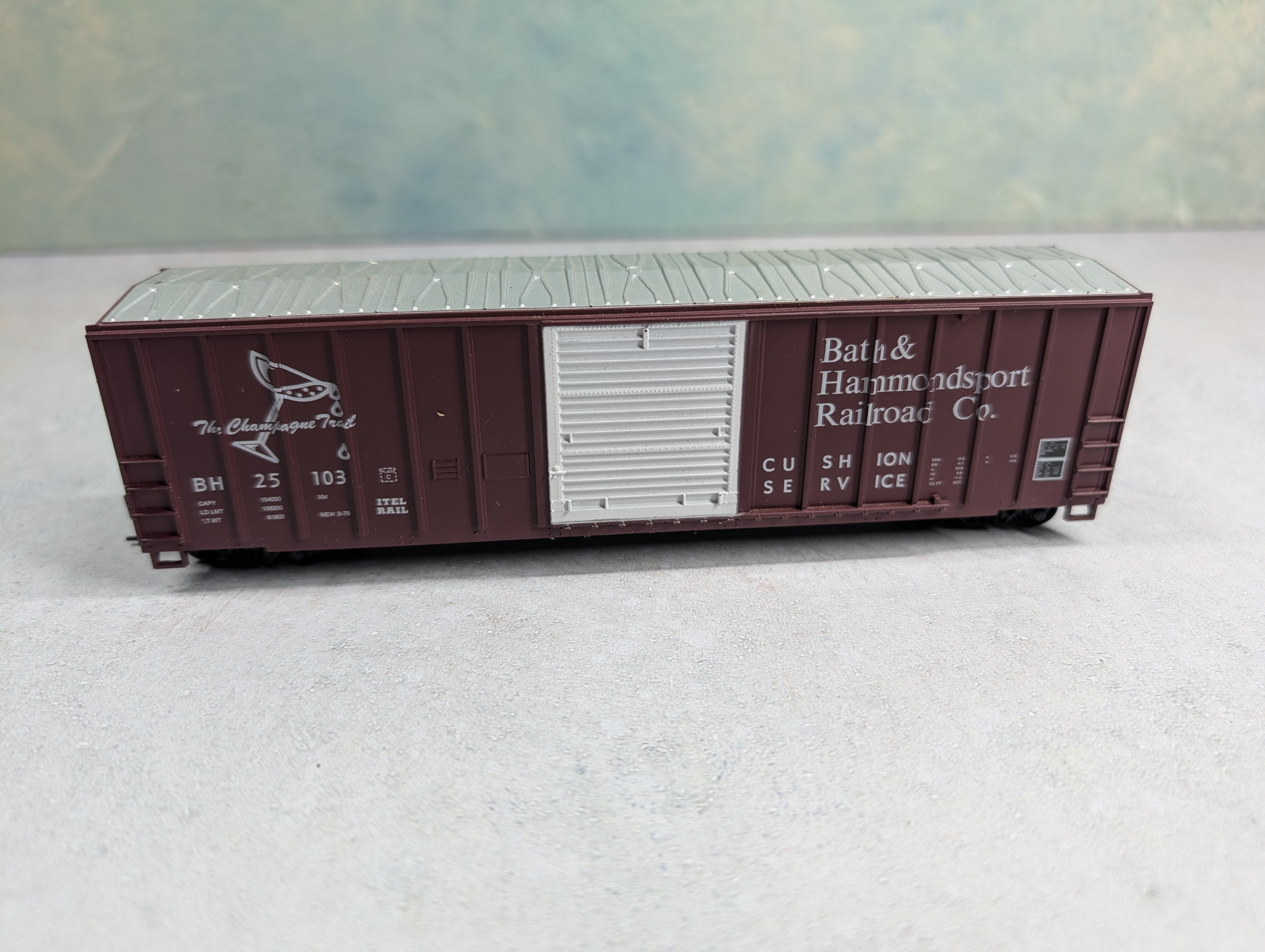 USED Roundhouse HO Scale 50' OB Box Car Bath and Hammondsport BH #25103