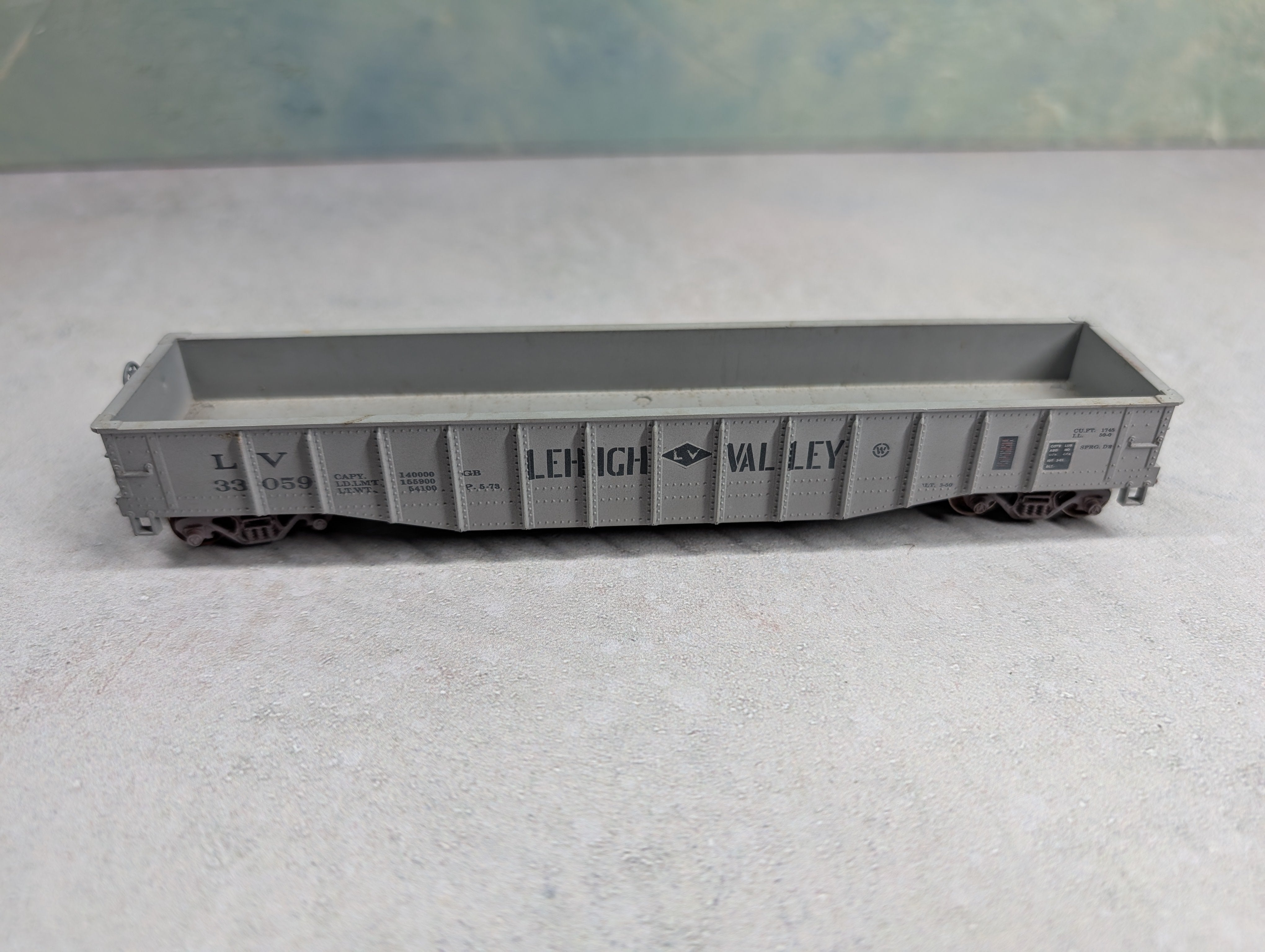 USED Athearn HO Scale 50' Gondola Lehigh Valley LV #33059 Weathered