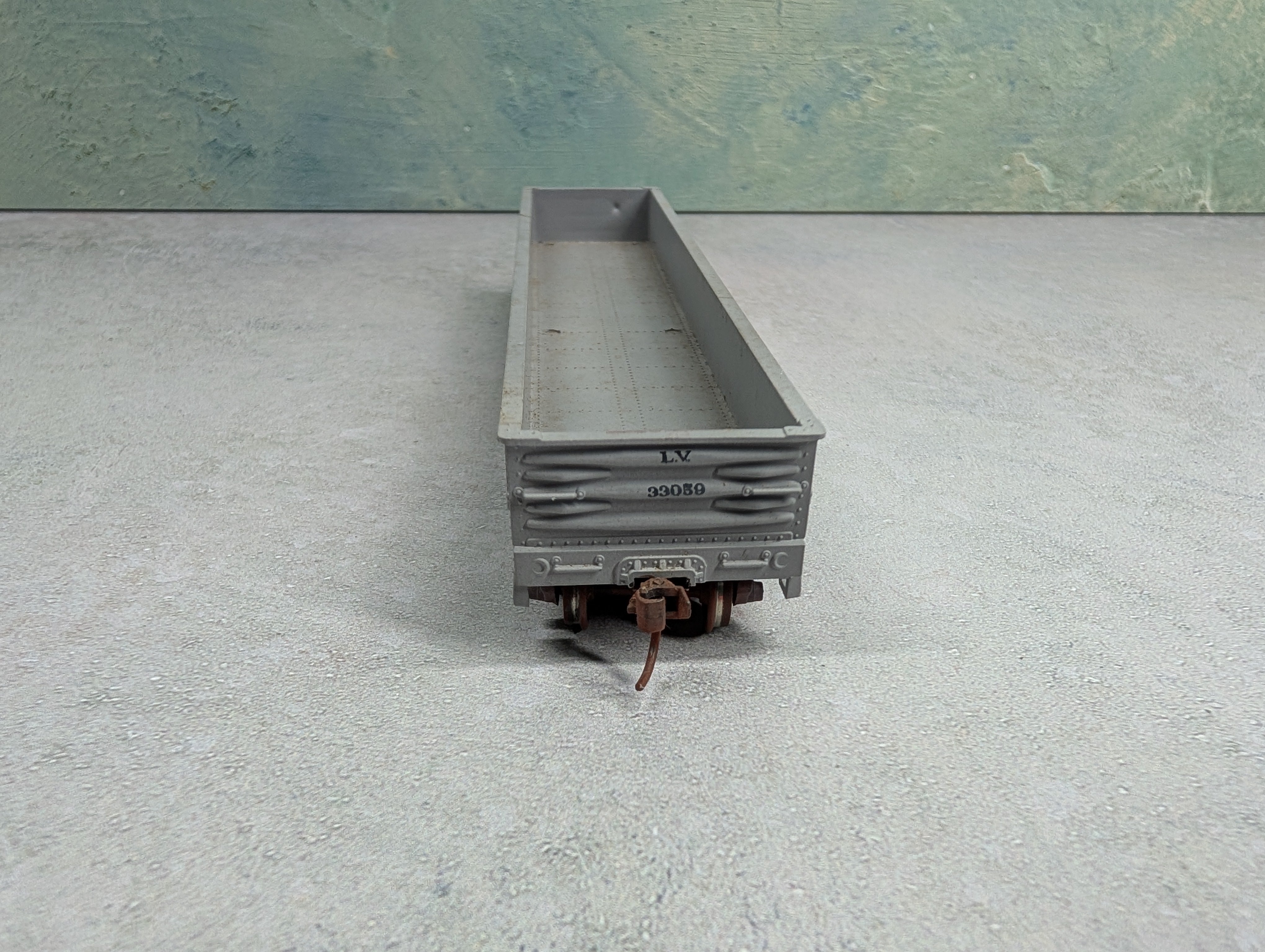 USED Athearn HO Scale 50' Gondola Lehigh Valley LV #33059 Weathered