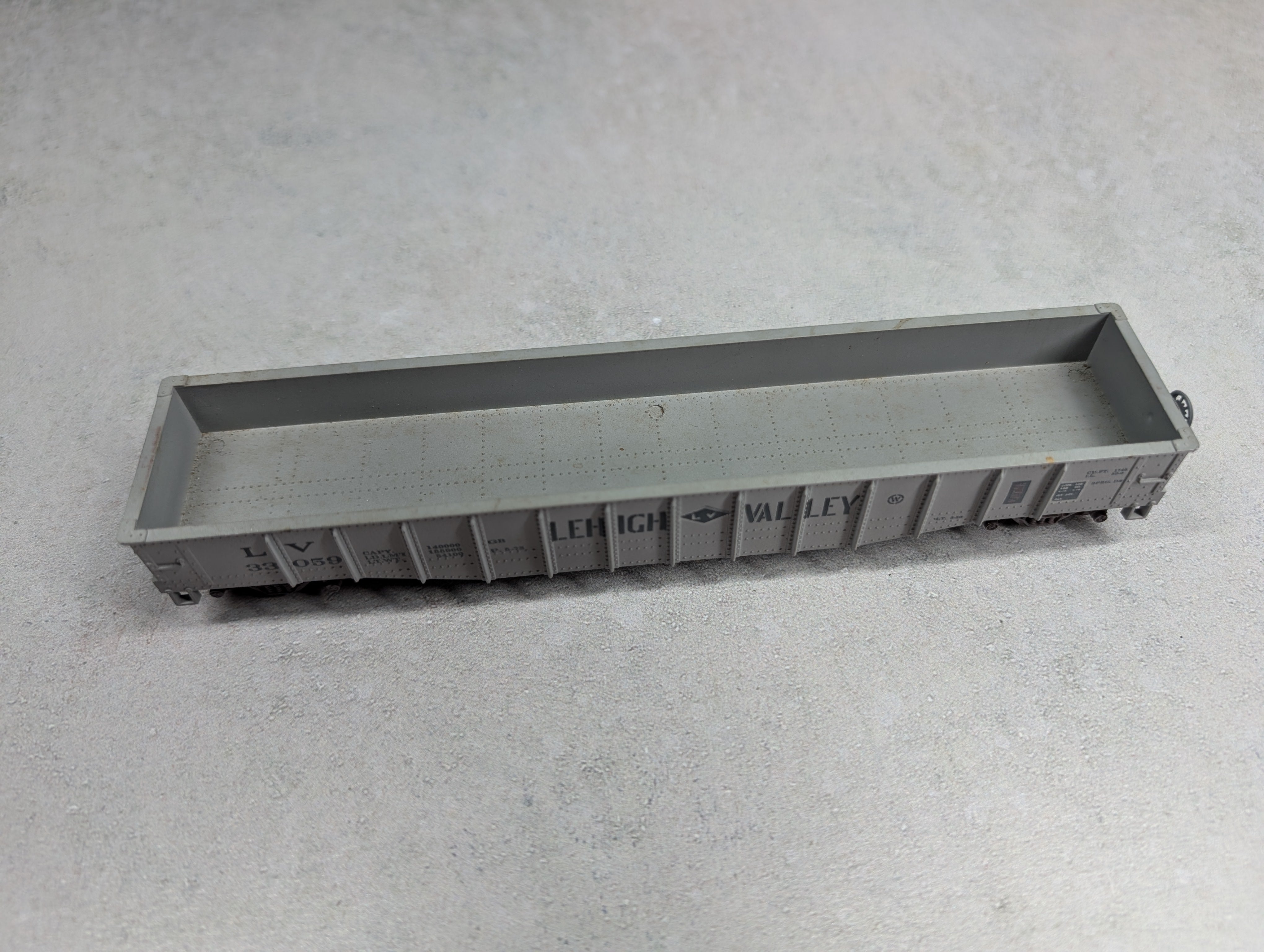 USED Athearn HO Scale 50' Gondola Lehigh Valley LV #33059 Weathered