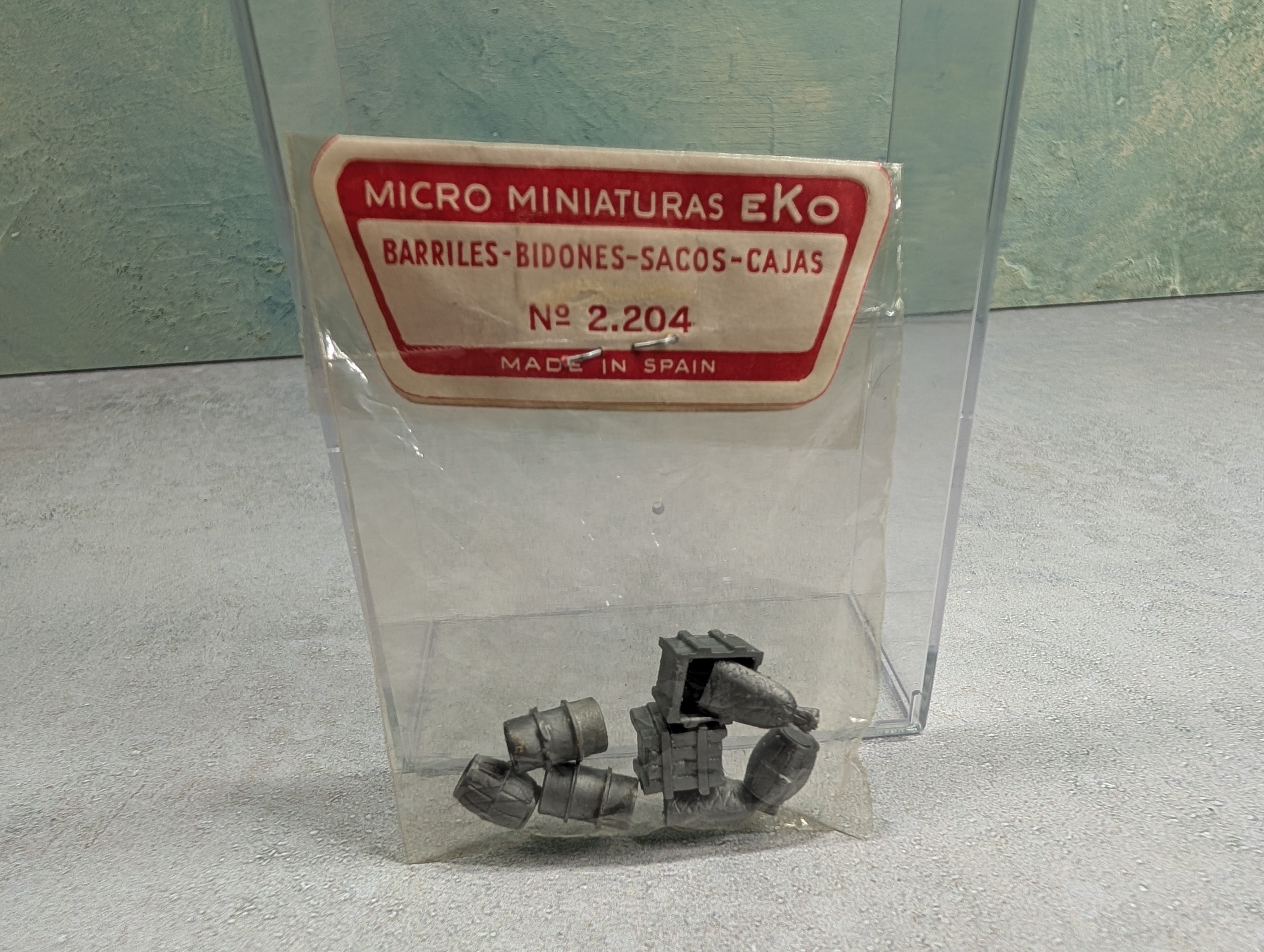 eKo #2.204 HO Scale Micro Miniatures Barrels, Bins + More (8 pcs)