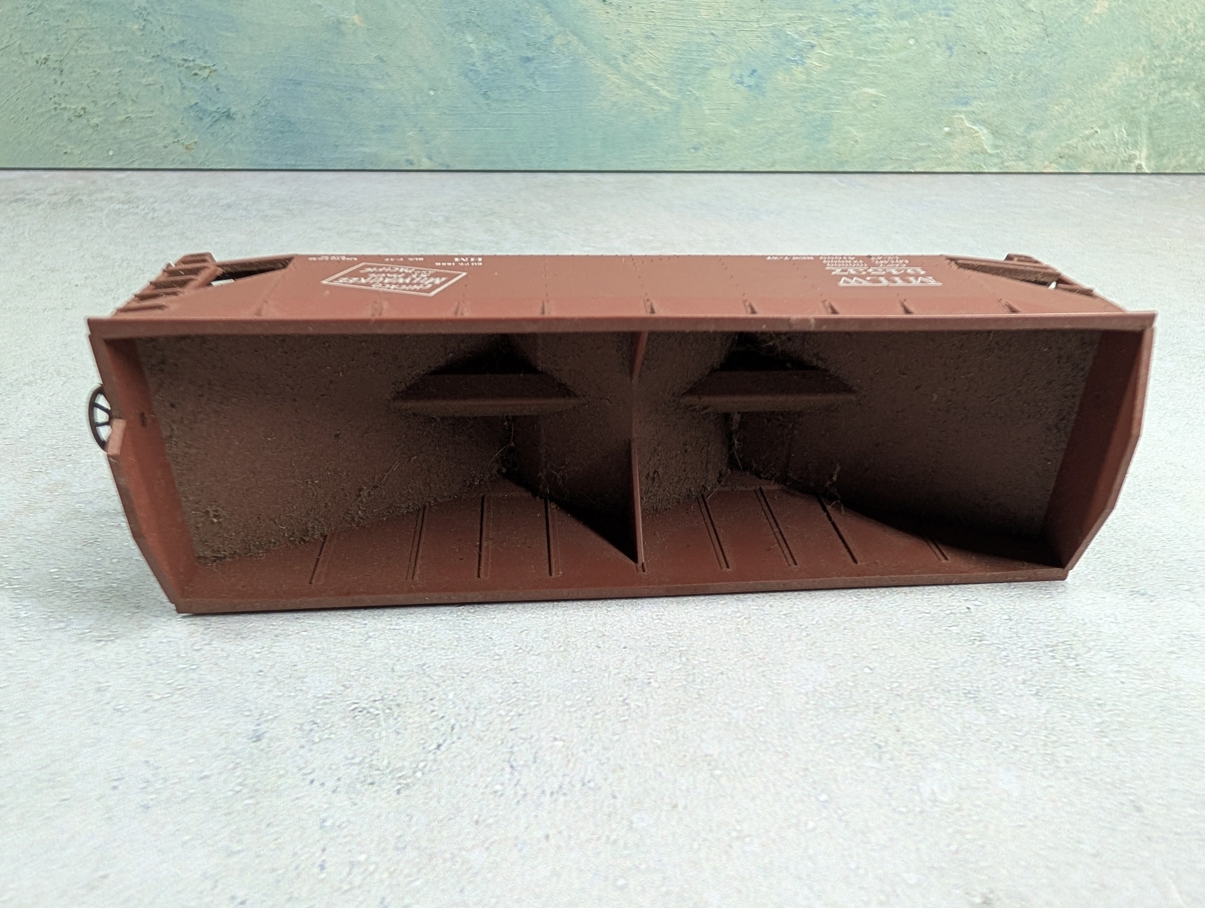 USED Athearn HO Scale 2 Bay Hopper Milwaukee Road MILW #94537 Weathered