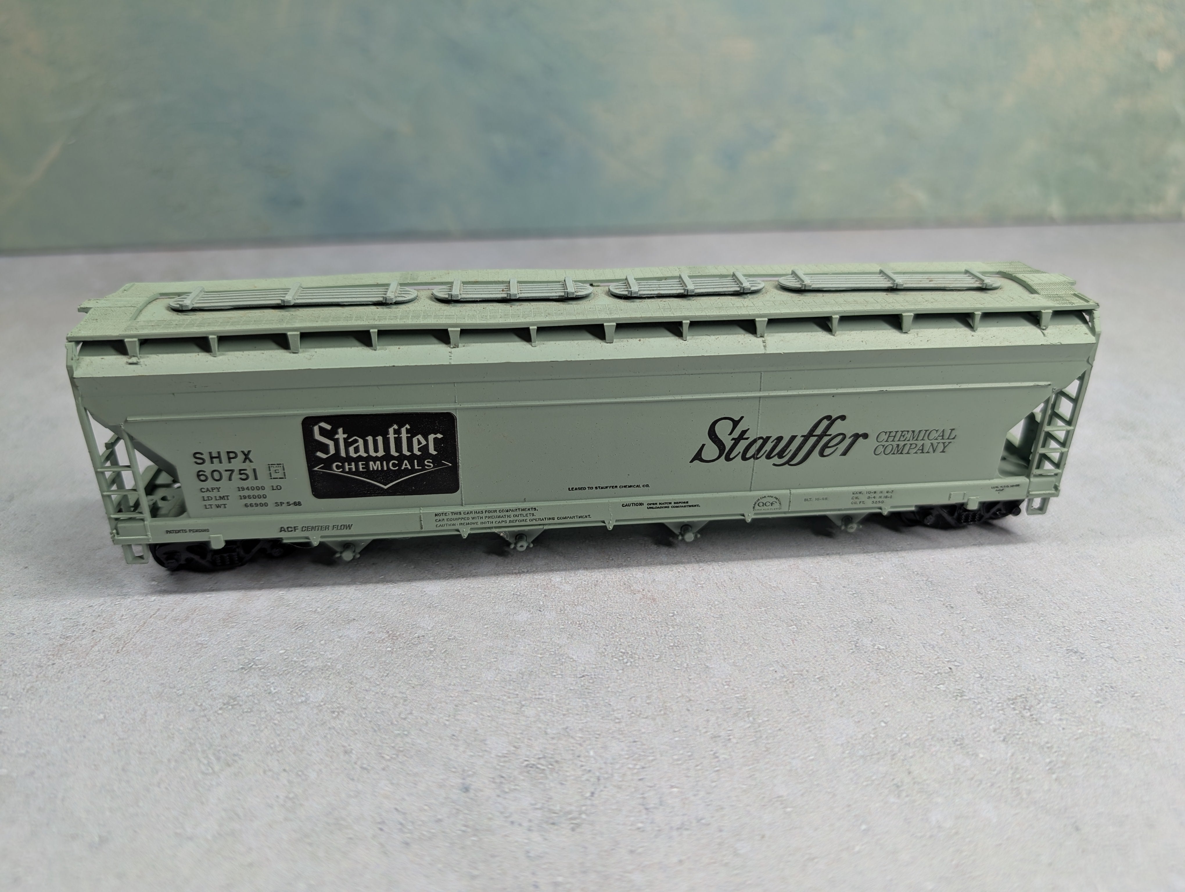USED Athearn HO Scale ACF 4 Bay Covered Hopper Stauffer Chemical SHPX #60751