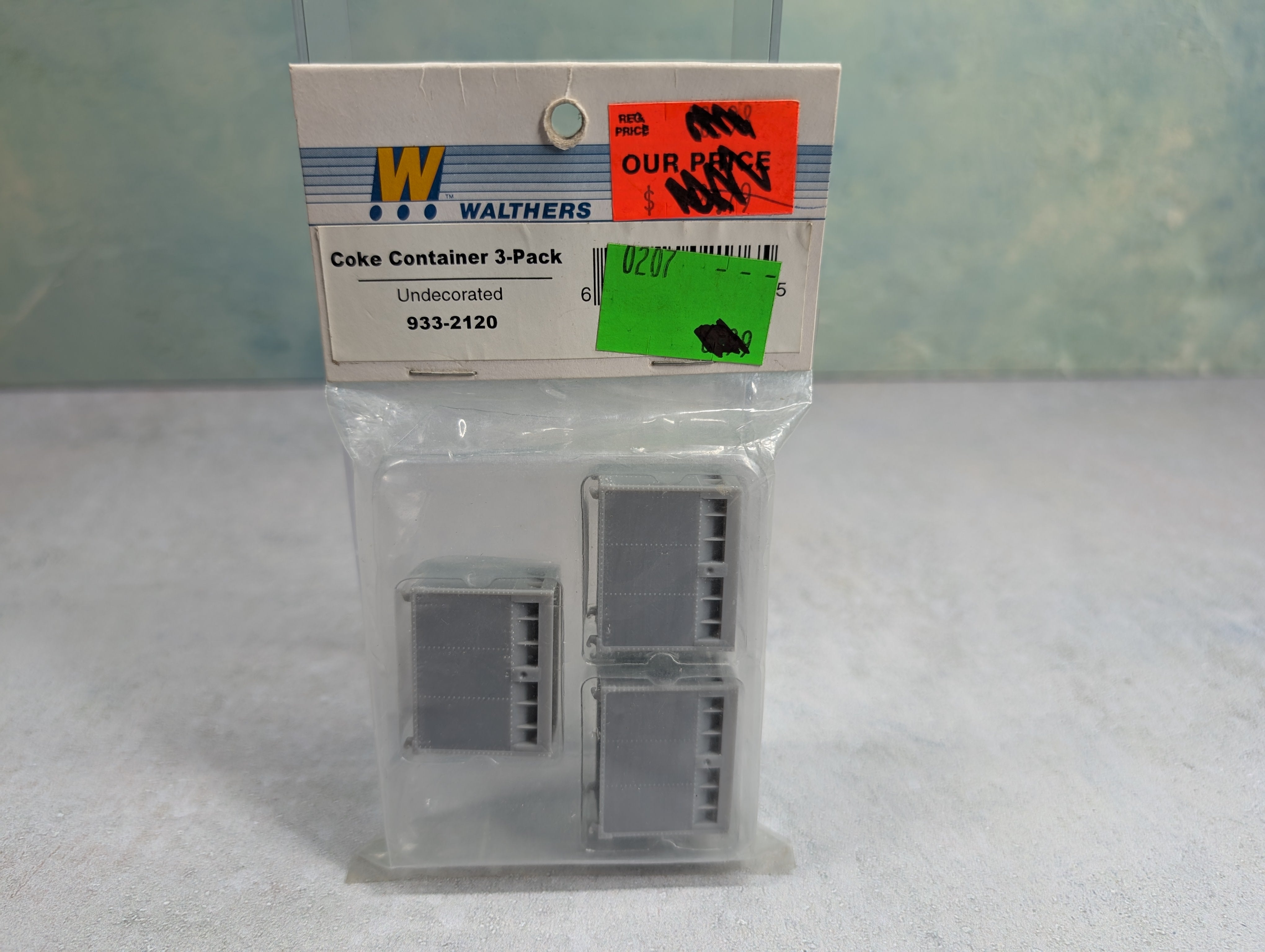 Walthers 933-2120 HO Scale Coke Container Undecorated Gray (3 pcs)