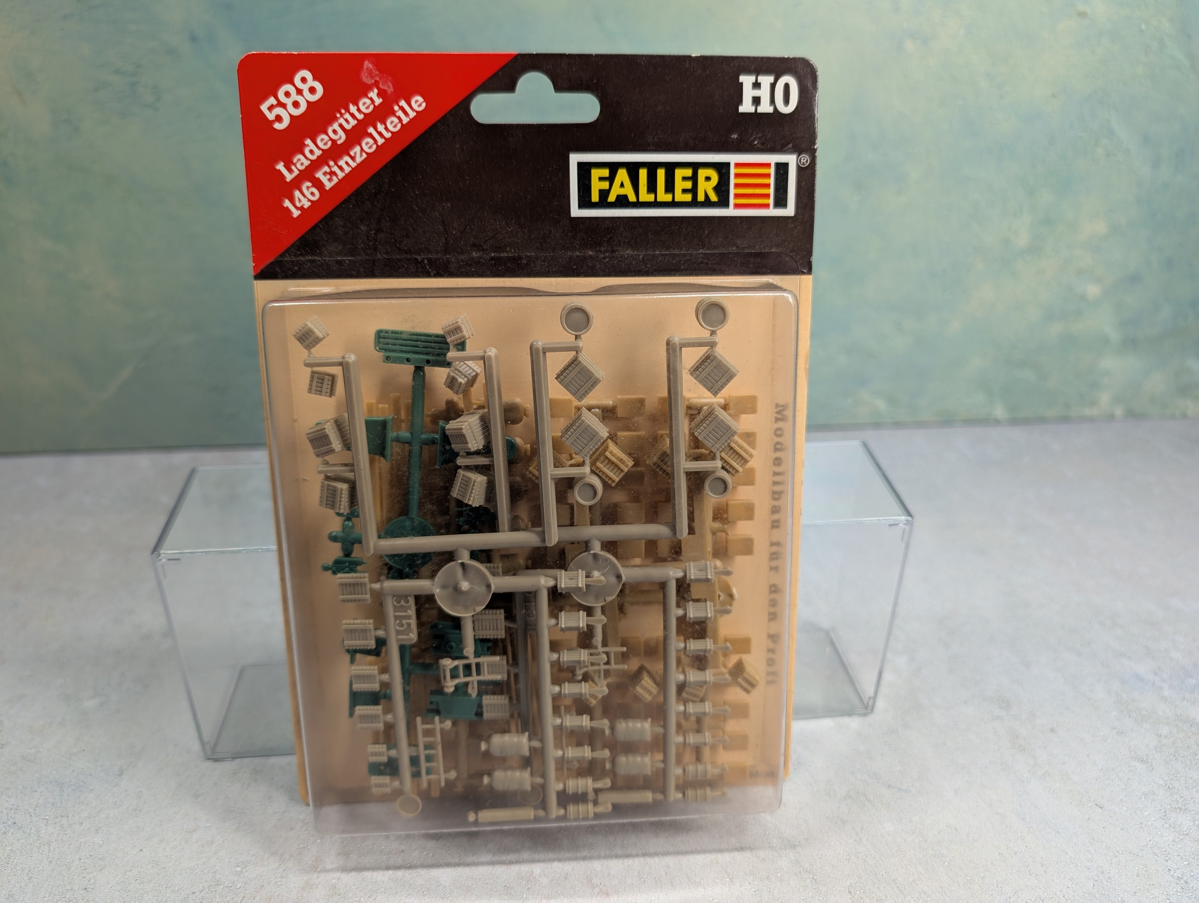 Faller 588 HO Scale Cargo Freight Loading Accessories, Pallets, Crates & more