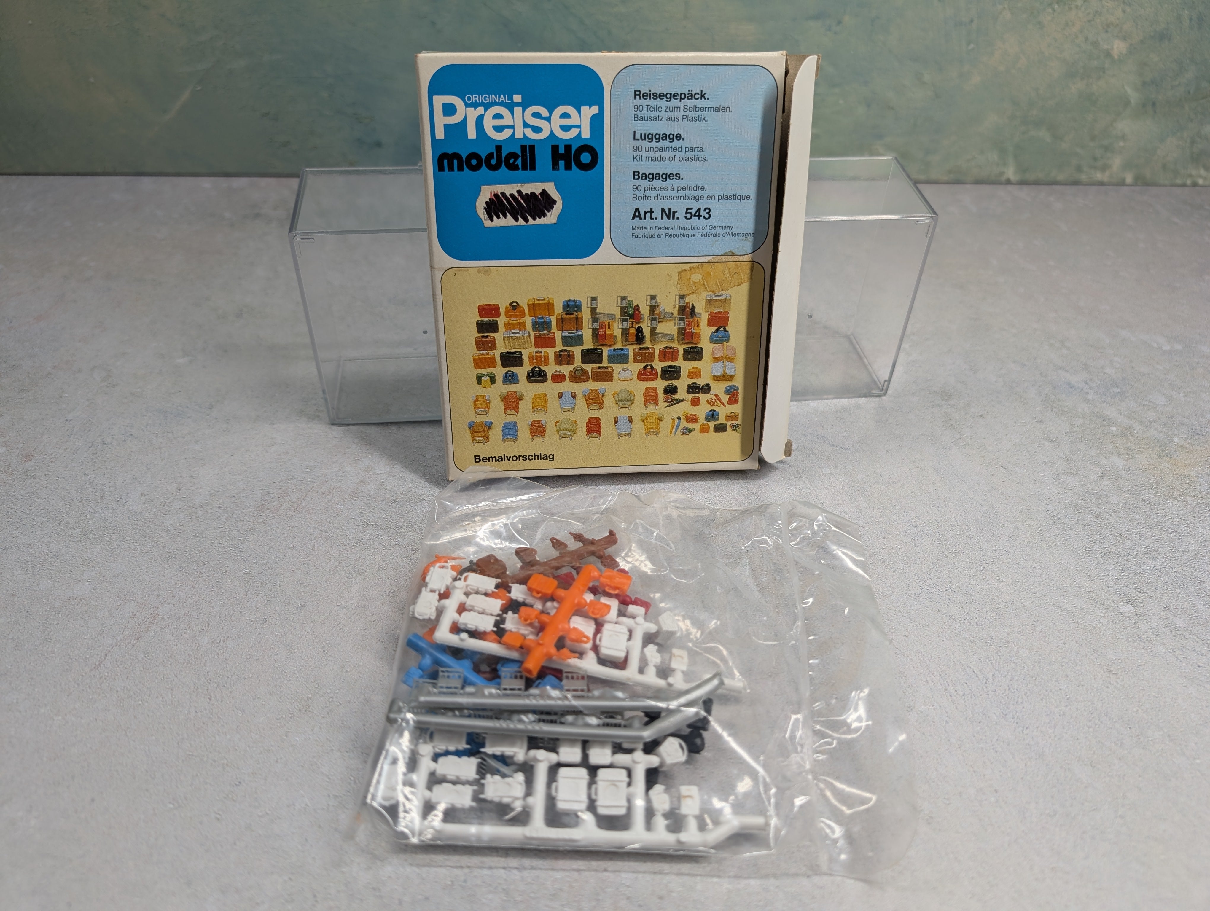 Preiser 543 HO Scale Luggage (90 pcs)