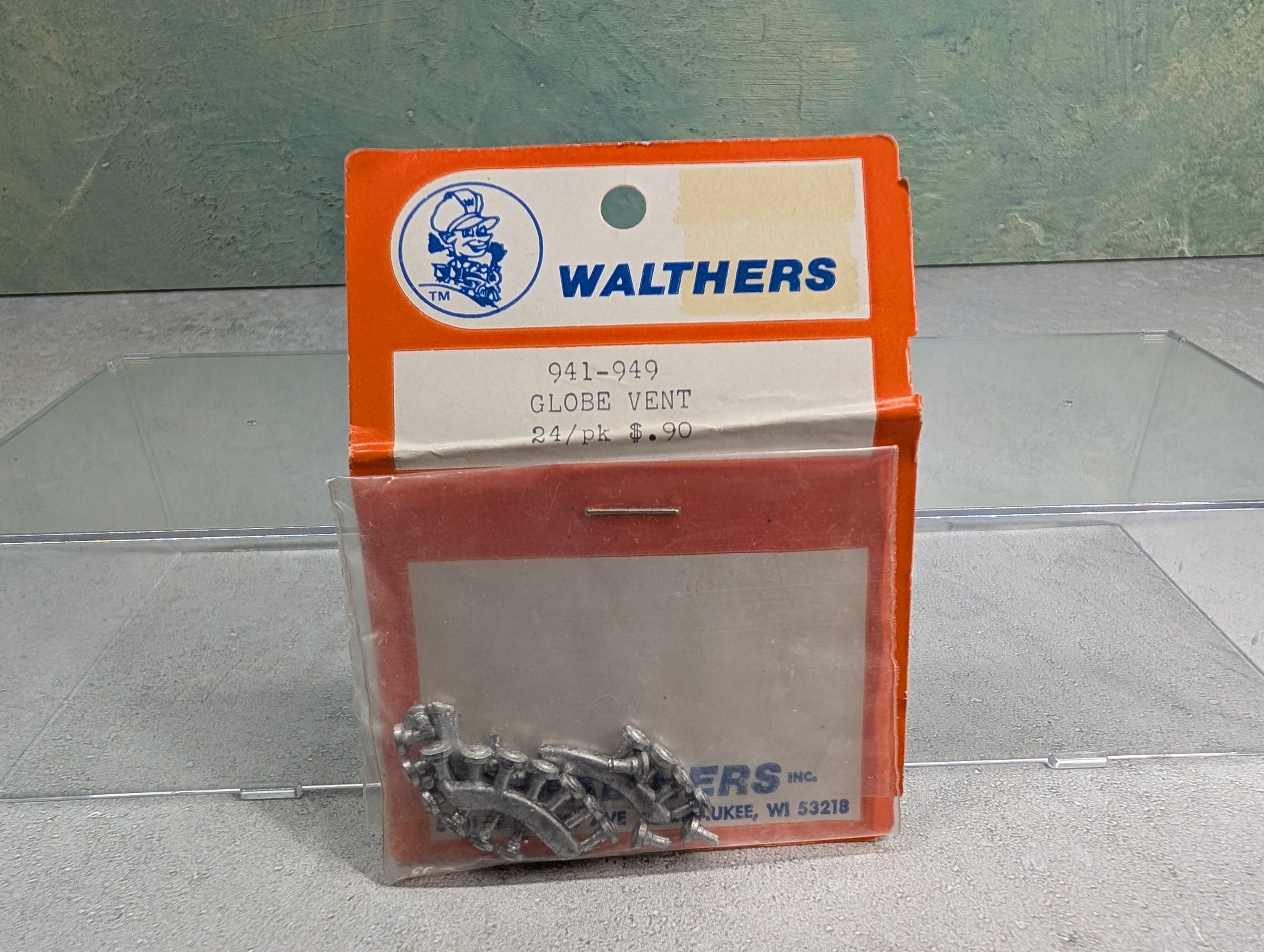Walthers 941-949 HO Scale Globe Vent (24 pcs)