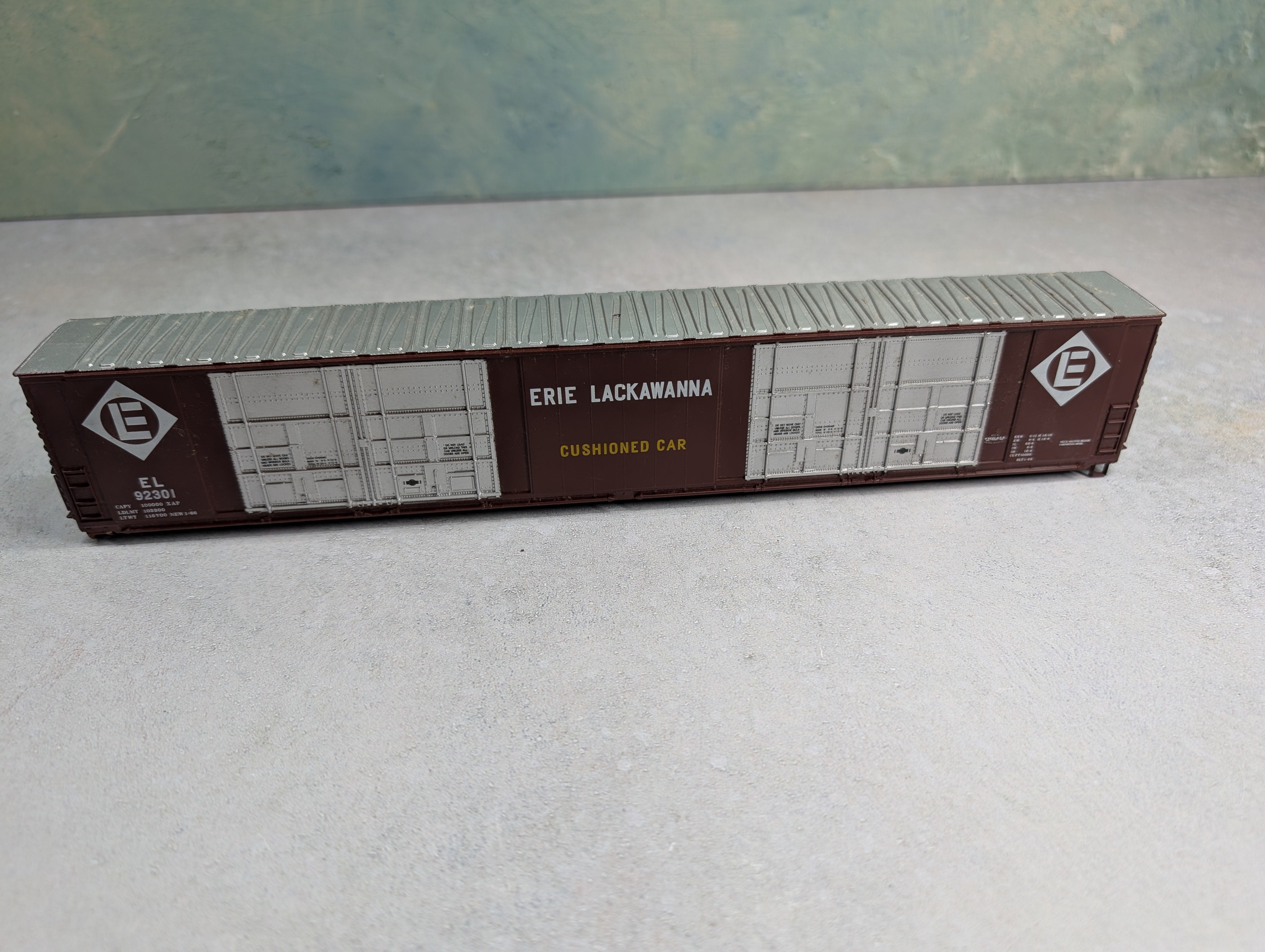 USED Athearn HO Scale 86' Cushioned Car Box Car Erie Lackawanna EL #92301