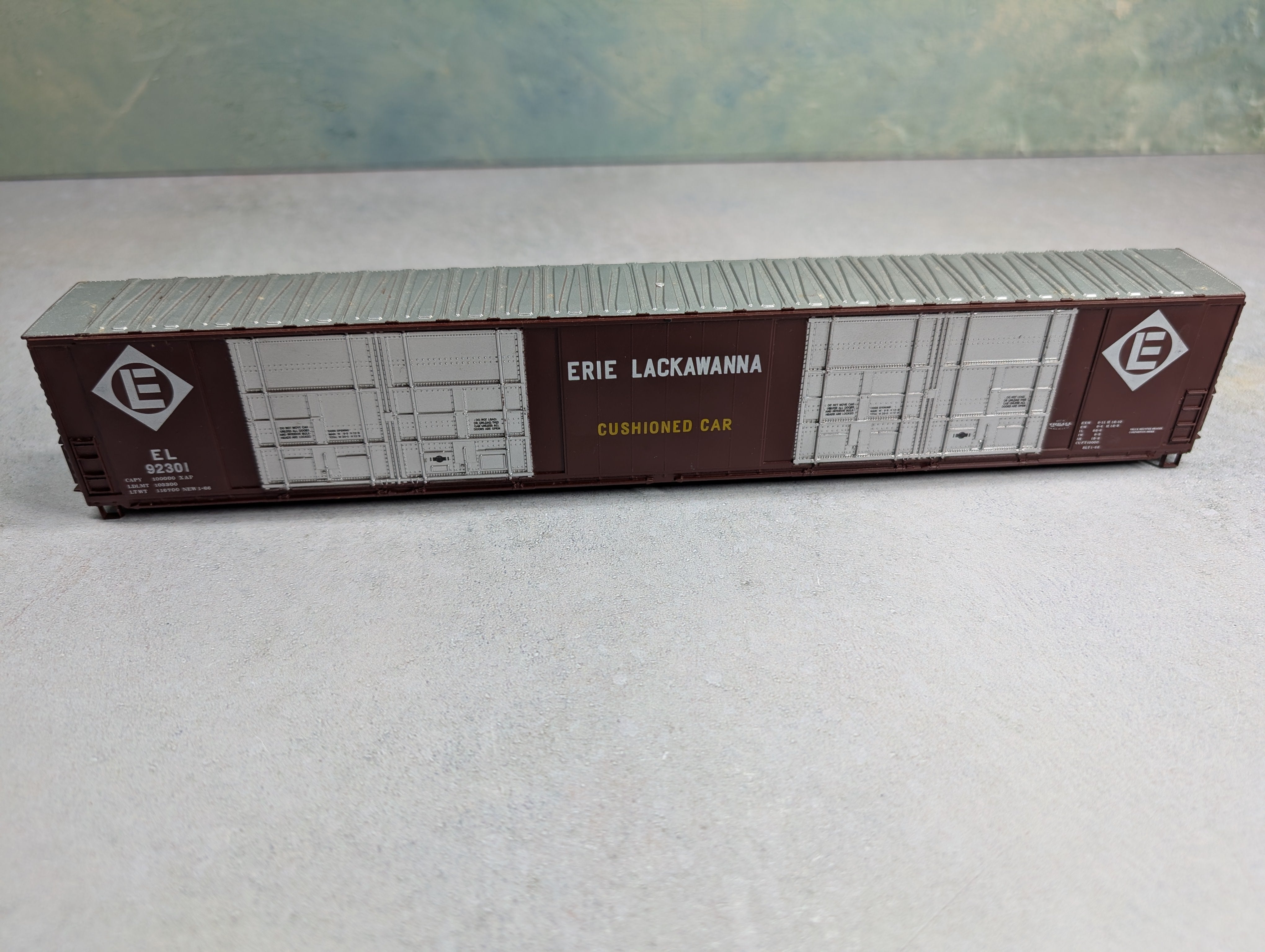 USED Athearn HO Scale 86' Cushioned Car Box Car Erie Lackawanna EL #92301