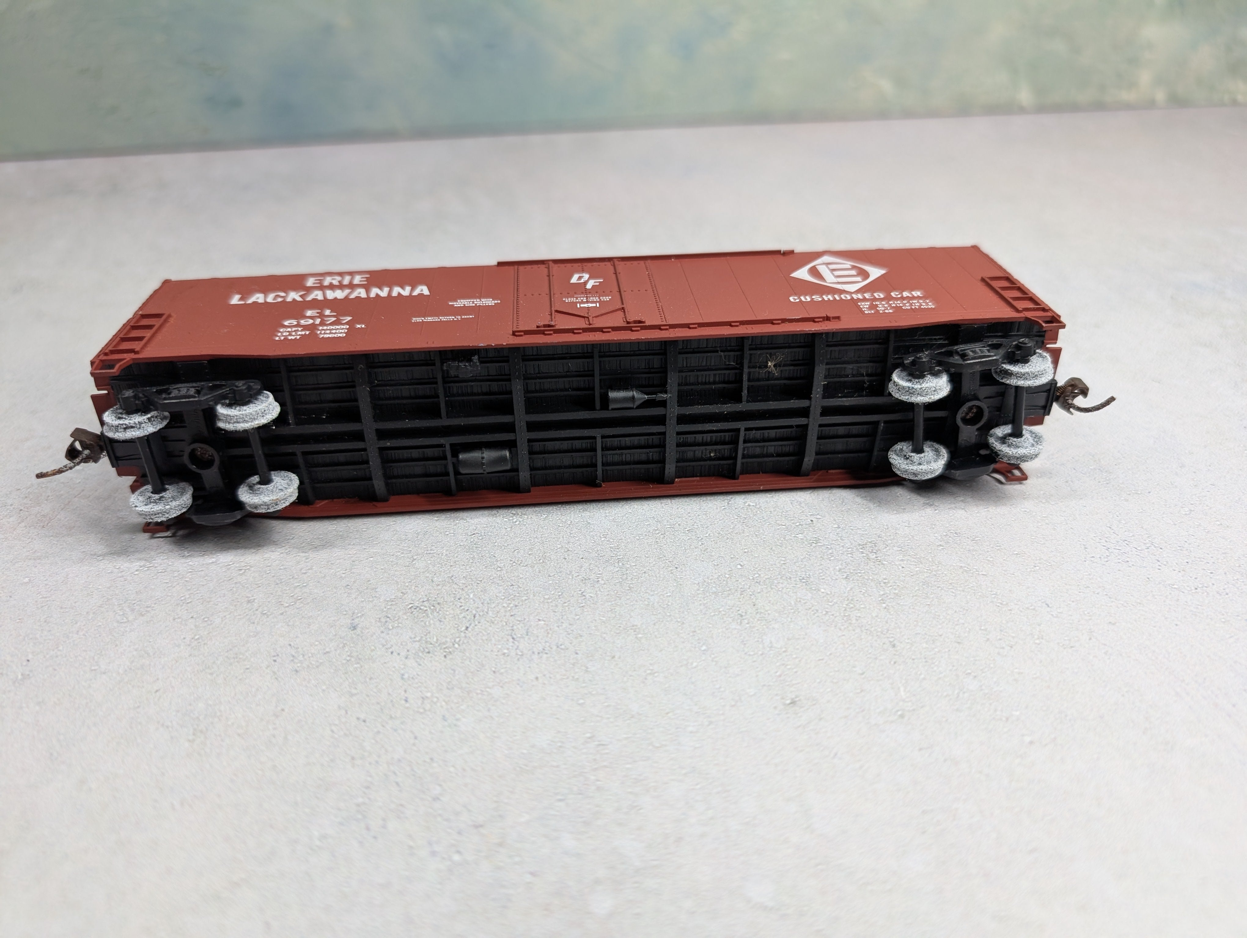 USED Accurail HO Scale 50' Box Car Erie Lackawanna EL #69177