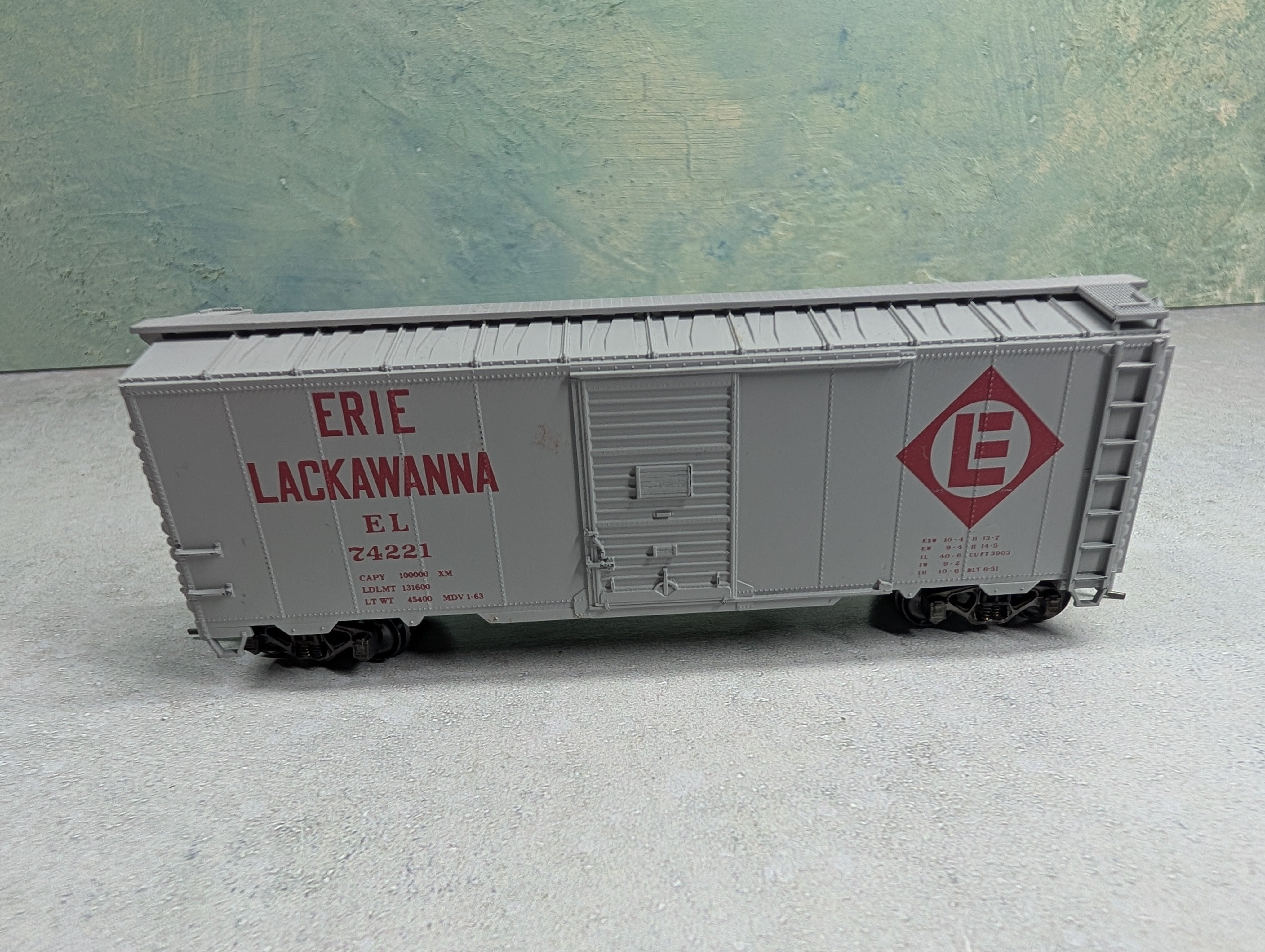 USED Accurail HO Scale 40' Box Car Erie Lackawanna EL #74221