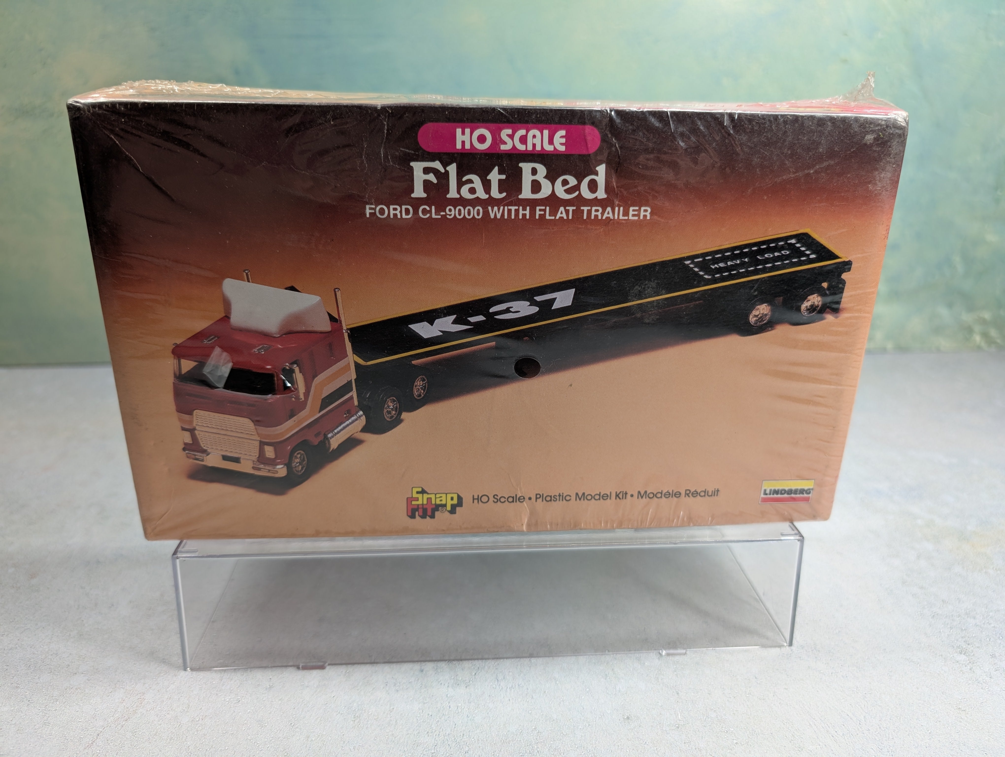 Lindberg 1048 HO Scale Ford CL-9000 w/ Flat Trailer KIT