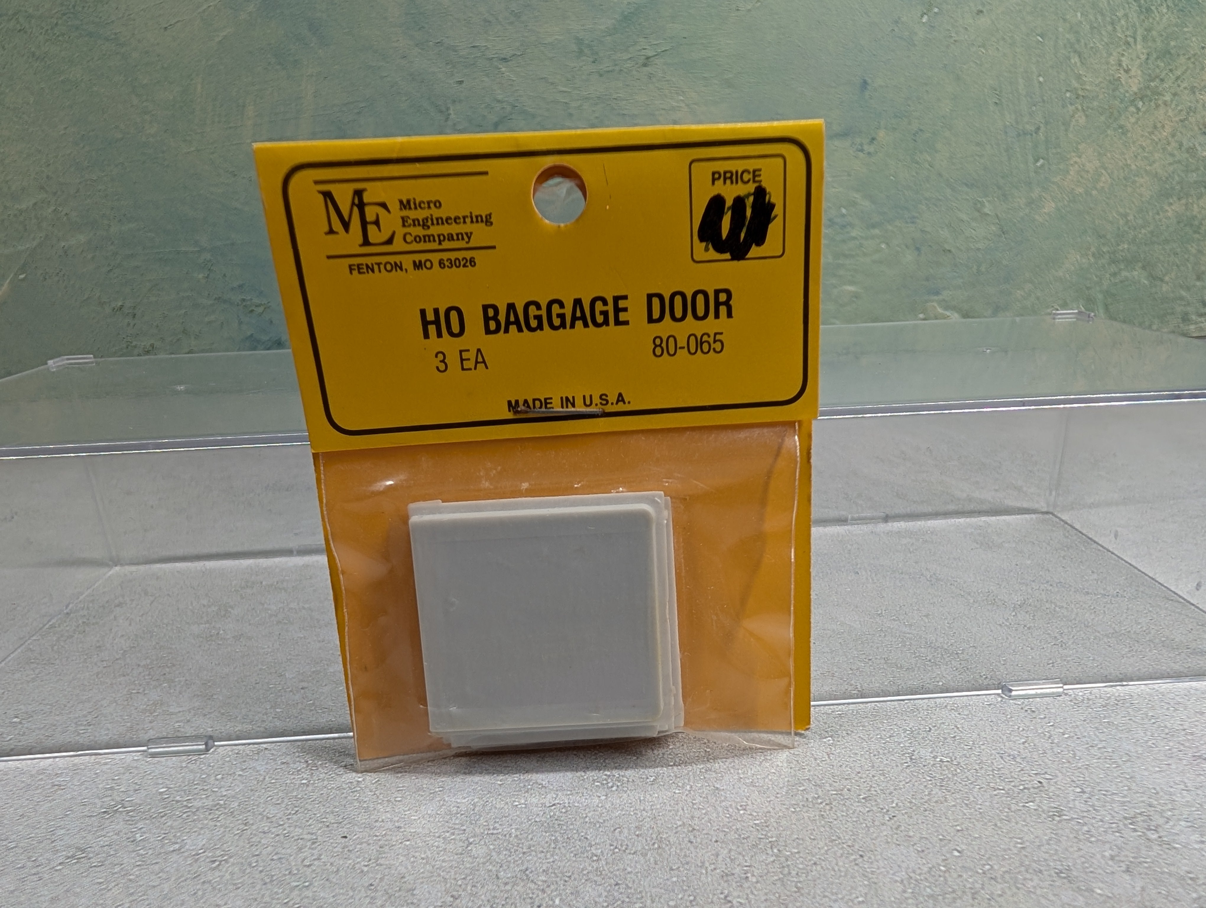 Micro Engineering Company 80-065 HO Scale Baggage Door (3 pcs)
