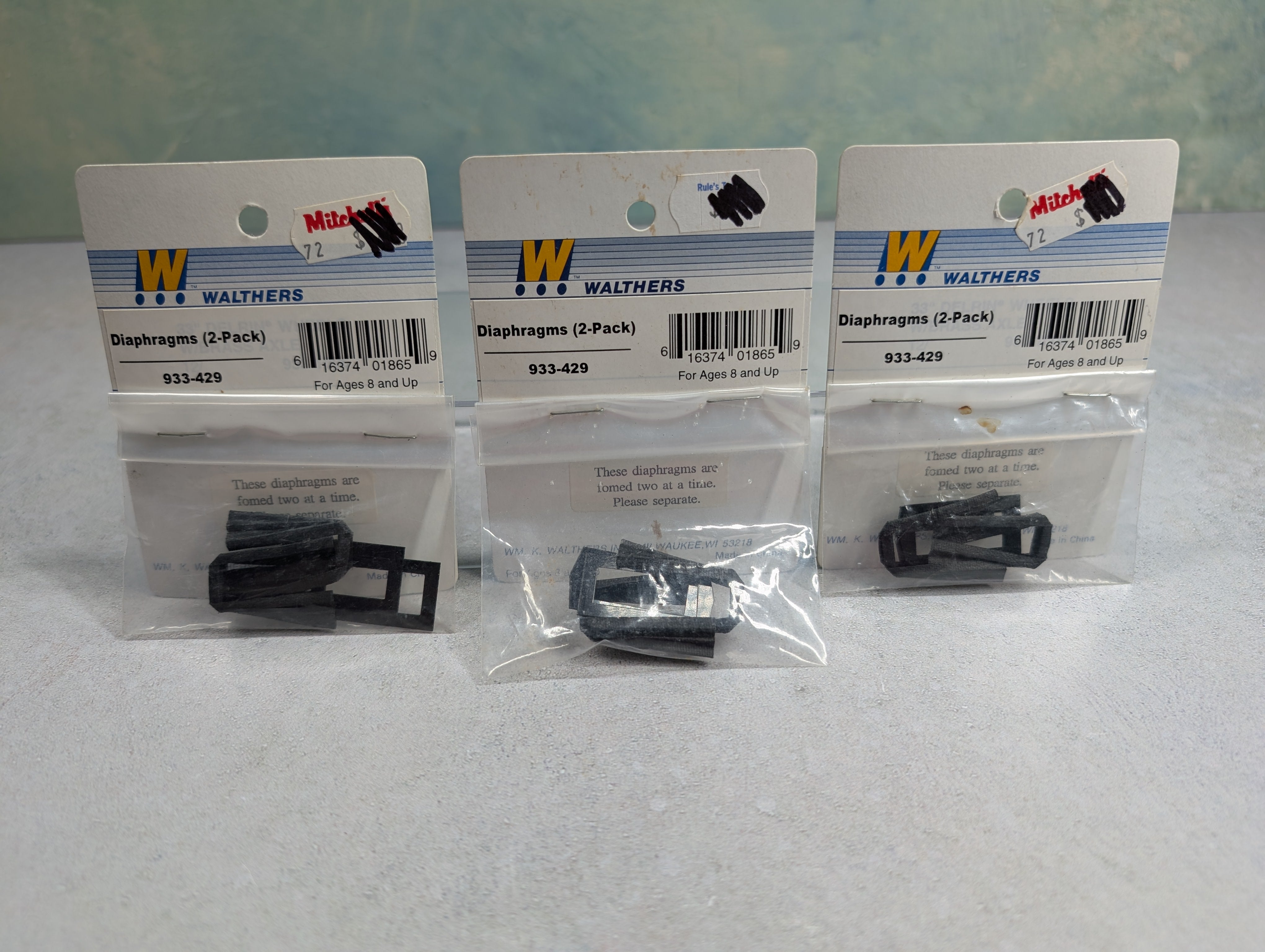 Walthers 933-429 HO Scale Passenger Car Diaphragms (3 pcs)