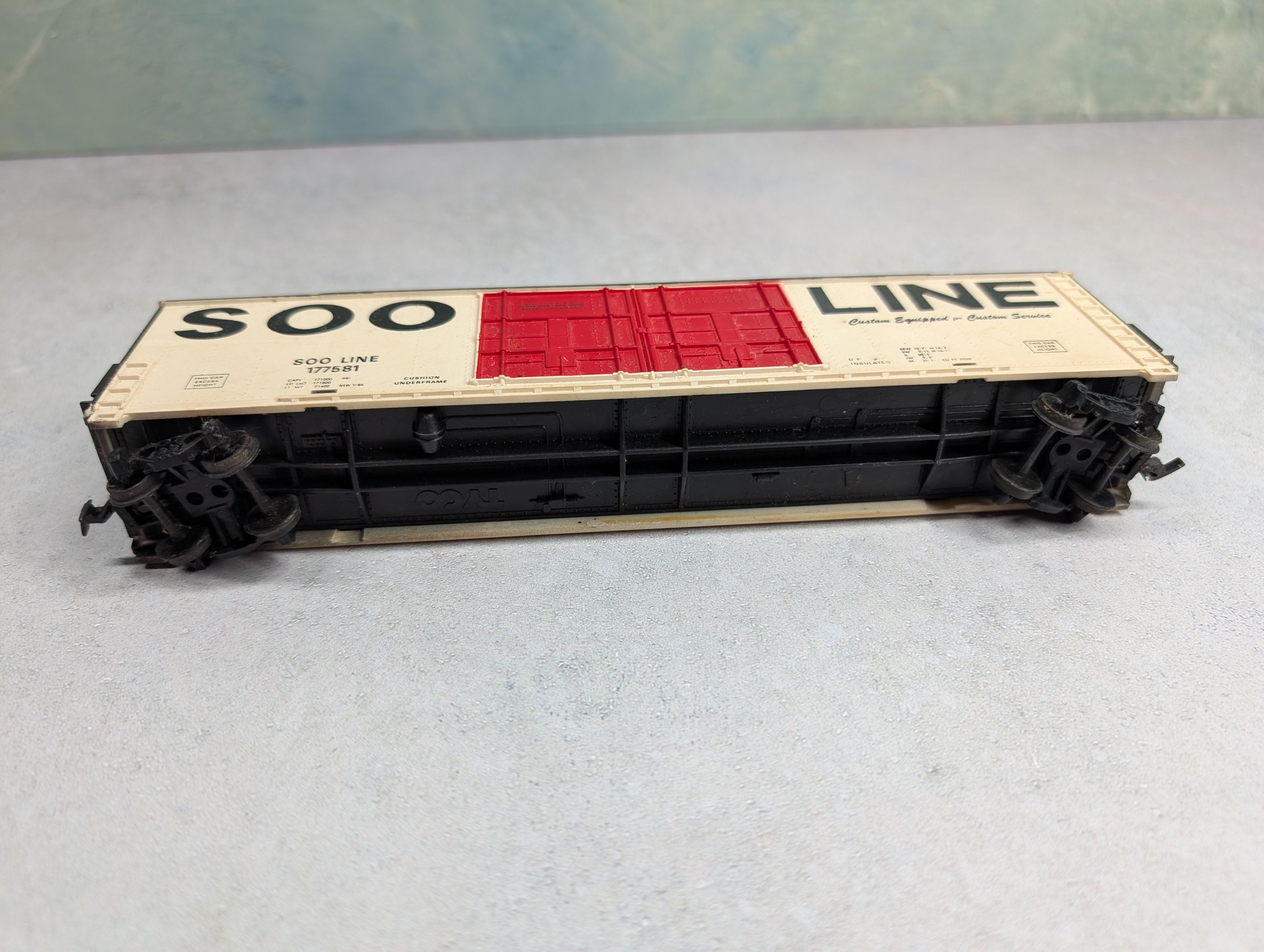 USED Tyco HO Scale 60' Box Car SOO Line #177581