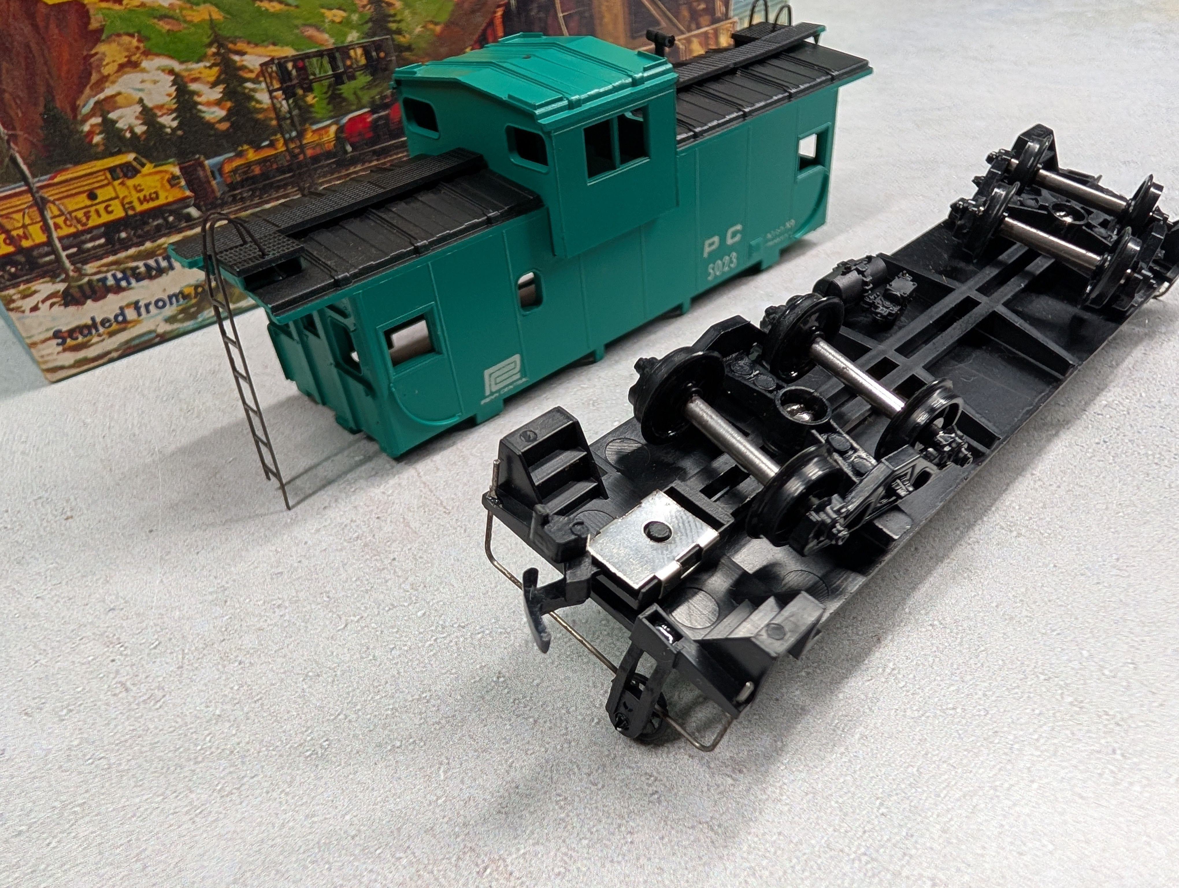 USED Athearn HO Scale Wide Vision Caboose Penn Central PC #5023