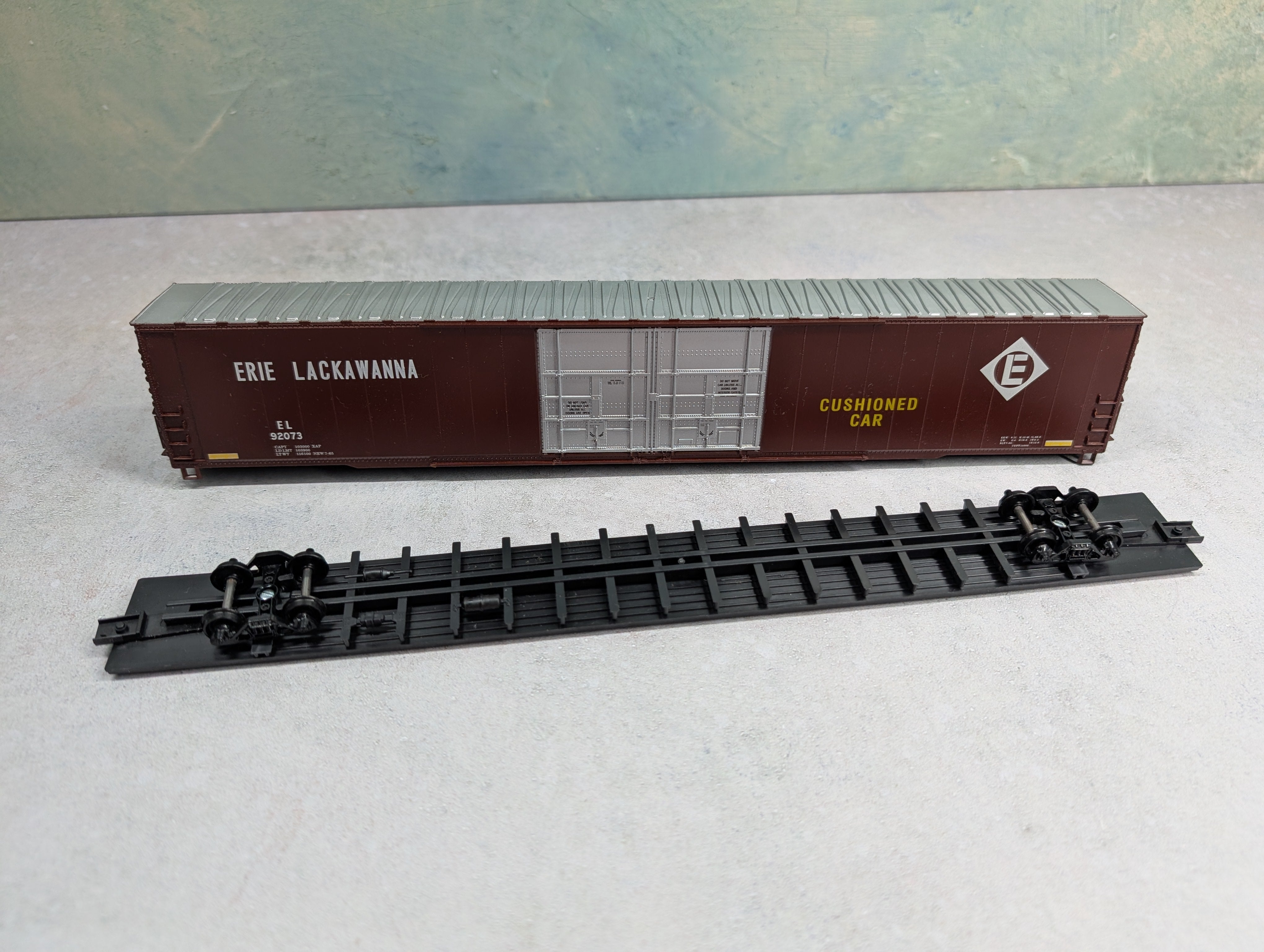 USED Athearn 2946 HO Scale 86' Hi-Cube Box Car - 4 Door Erie Lackawanna EL #92073 KIT
