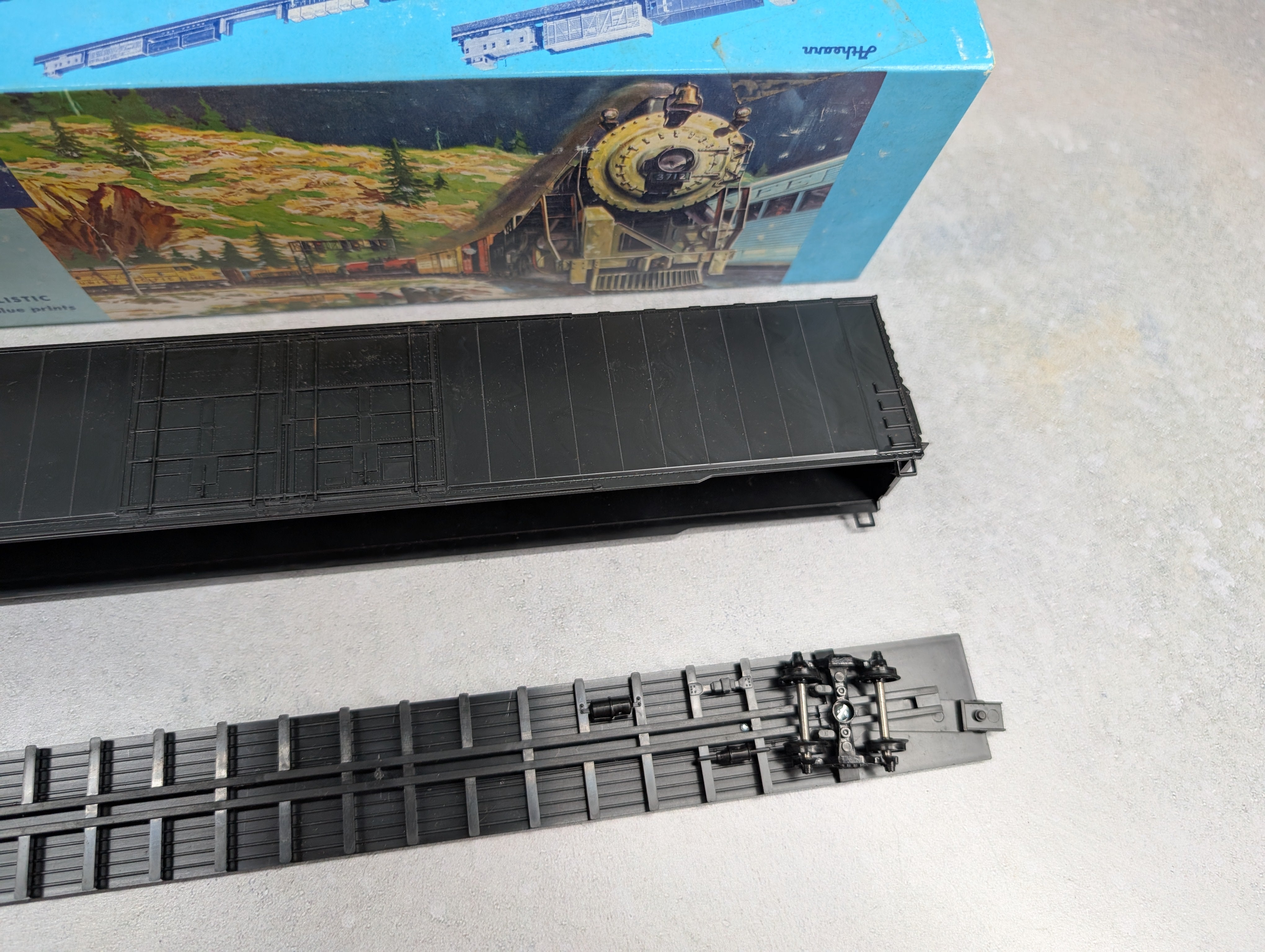 USED Athearn 1974 HO Scale 86' Hi-Cube Box Car - 4 Door Undecorated Black KIT (2 pcs)