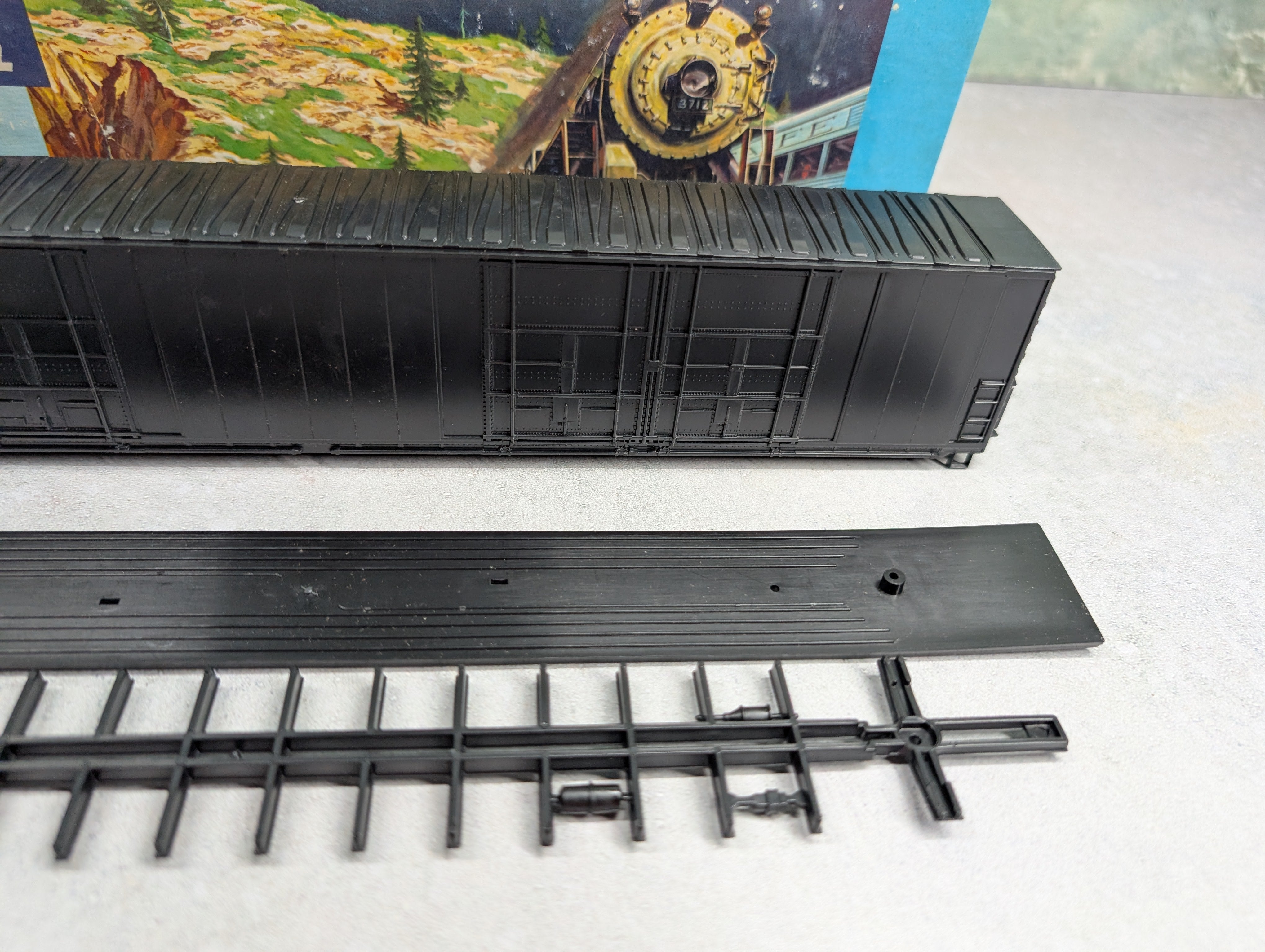 USED Athearn 1985 HO Scale 86' Hi-Cube Box Car - 8 Door Undecorated Black KIT