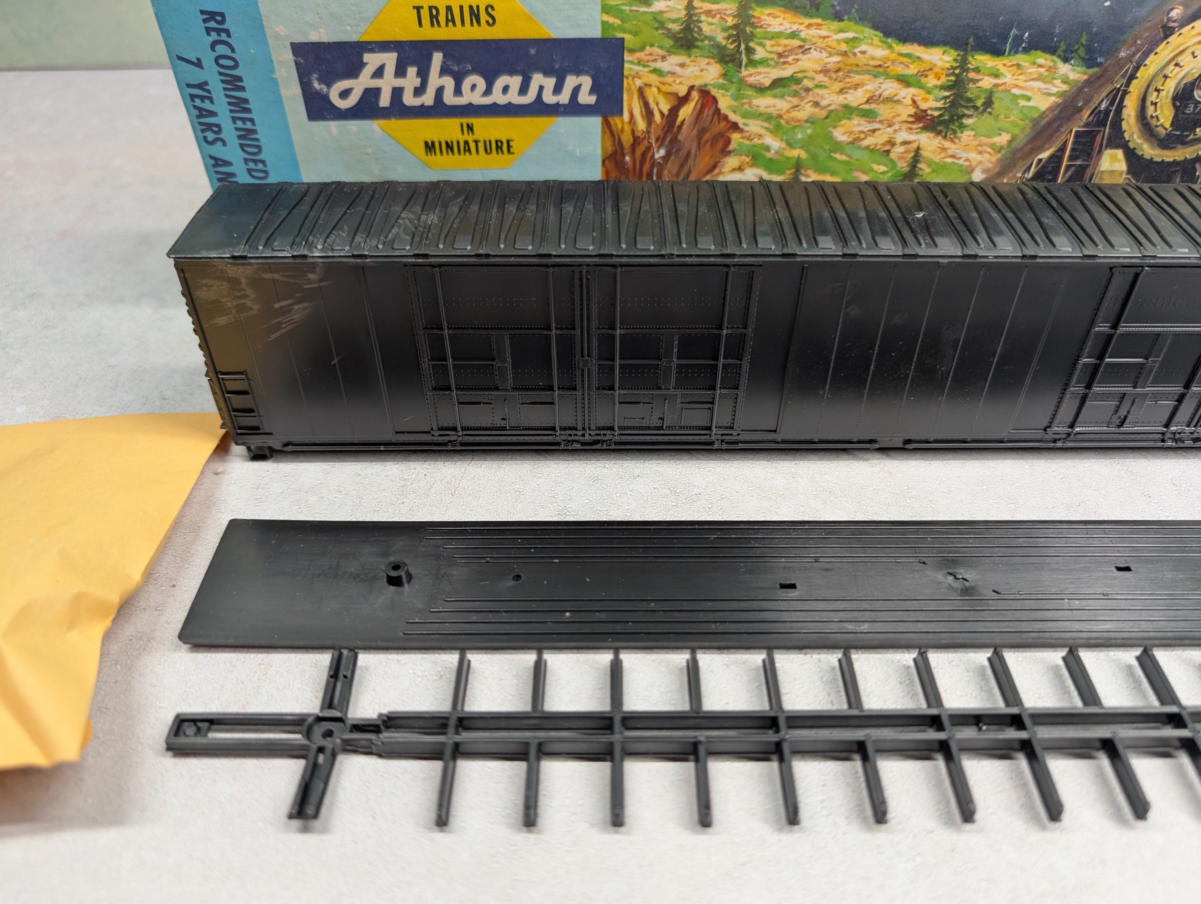 USED Athearn 1985 HO Scale 86' Hi-Cube Box Car - 8 Door Undecorated Black KIT