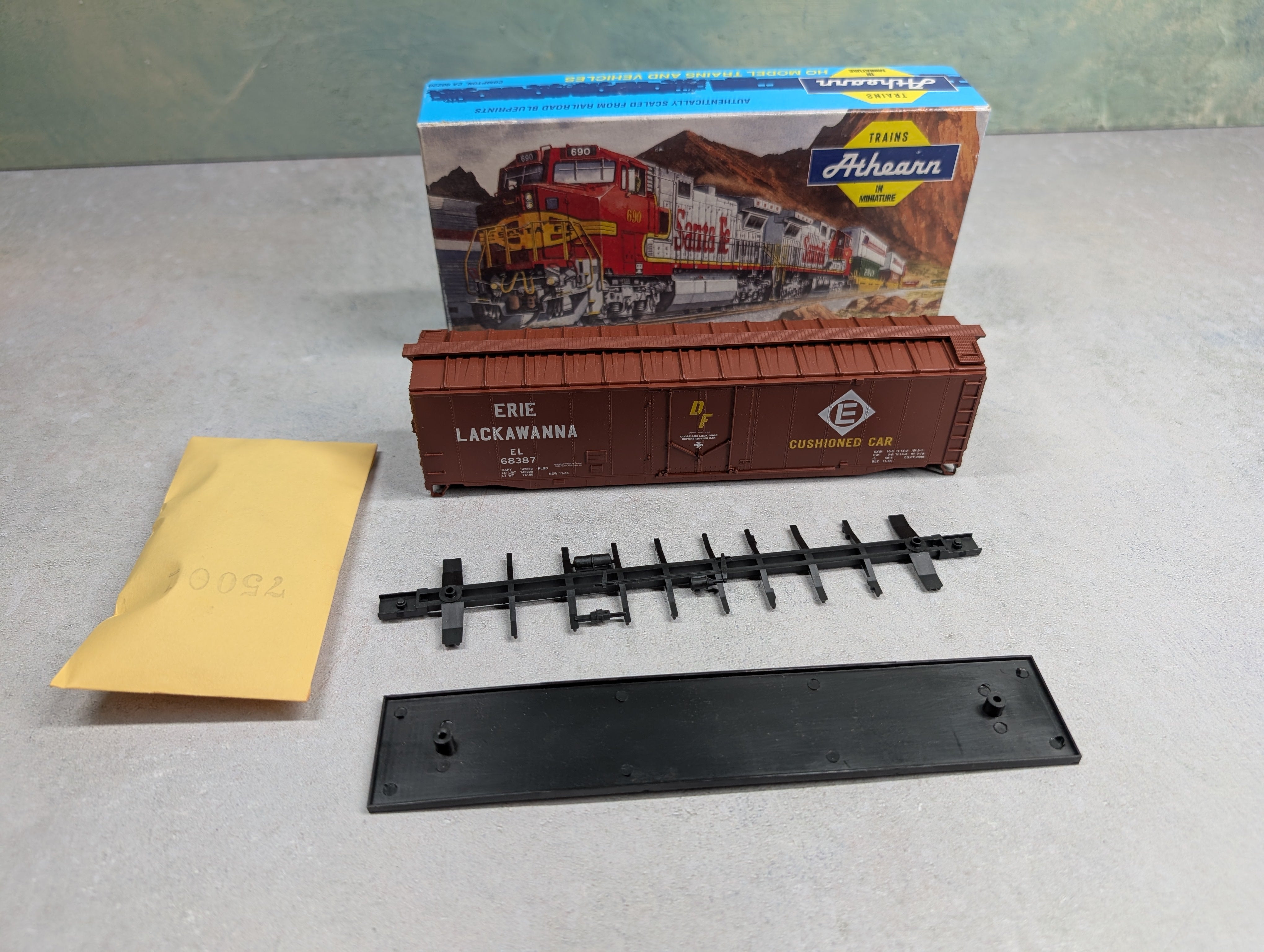 USED Athearn 5264 HO Scale 50' Plug Door Box Car Erie Lackawanna EL #68387 KIT