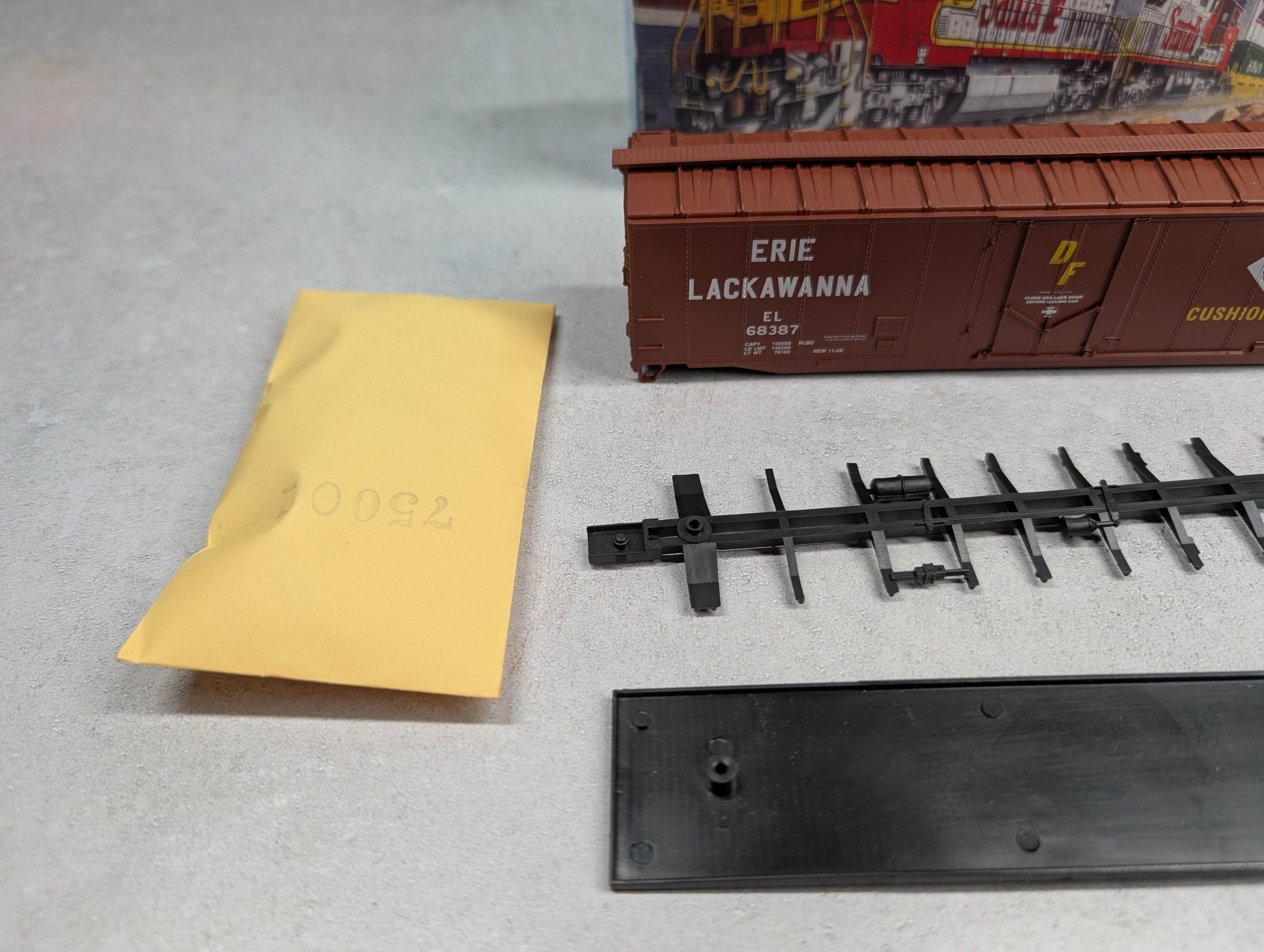USED Athearn 5264 HO Scale 50' Plug Door Box Car Erie Lackawanna EL #68387 KIT