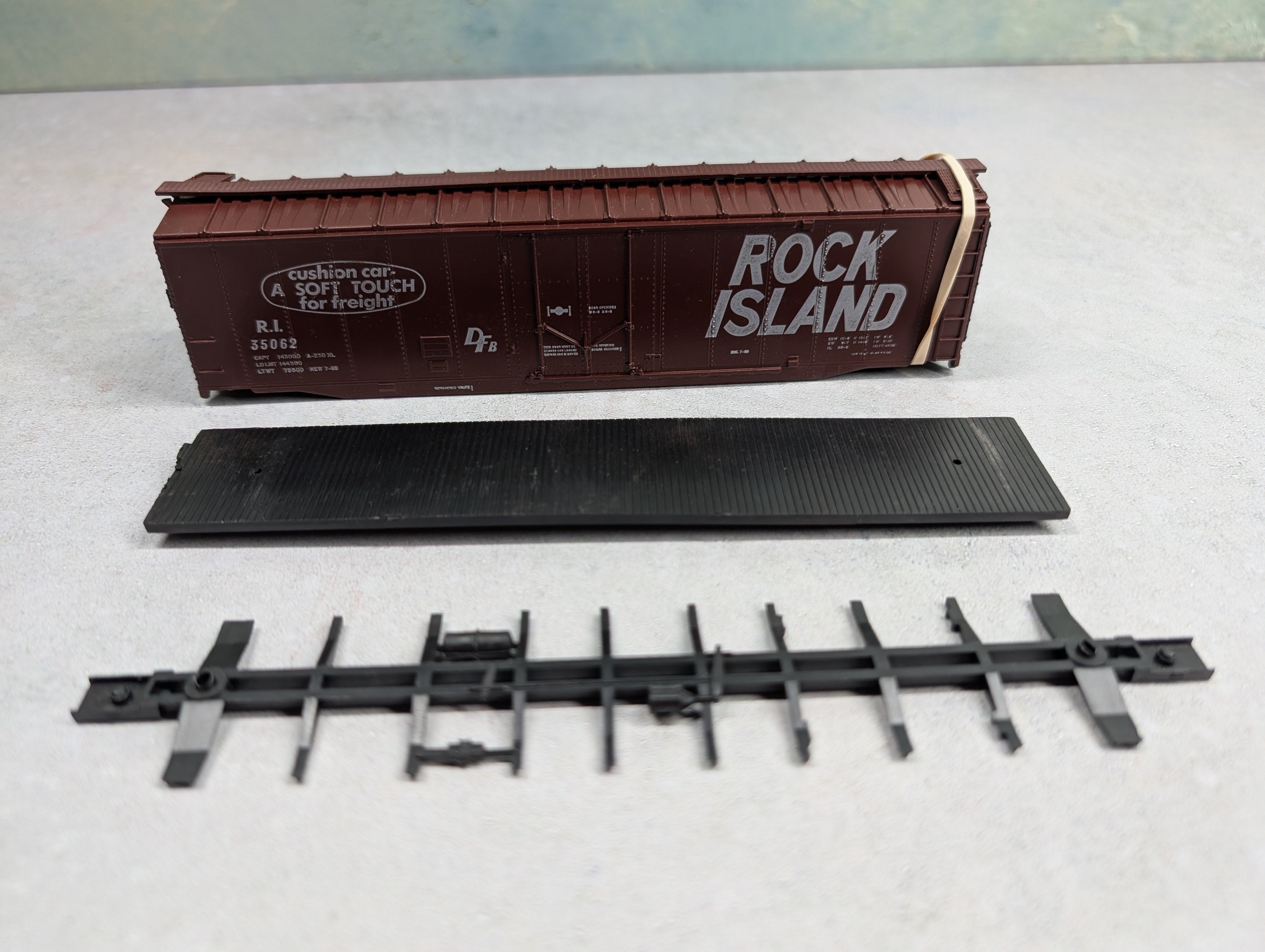 USED Athearn 1326 HO Scale 50' Plug Door Box Car Rock Island RI #35062 KIT