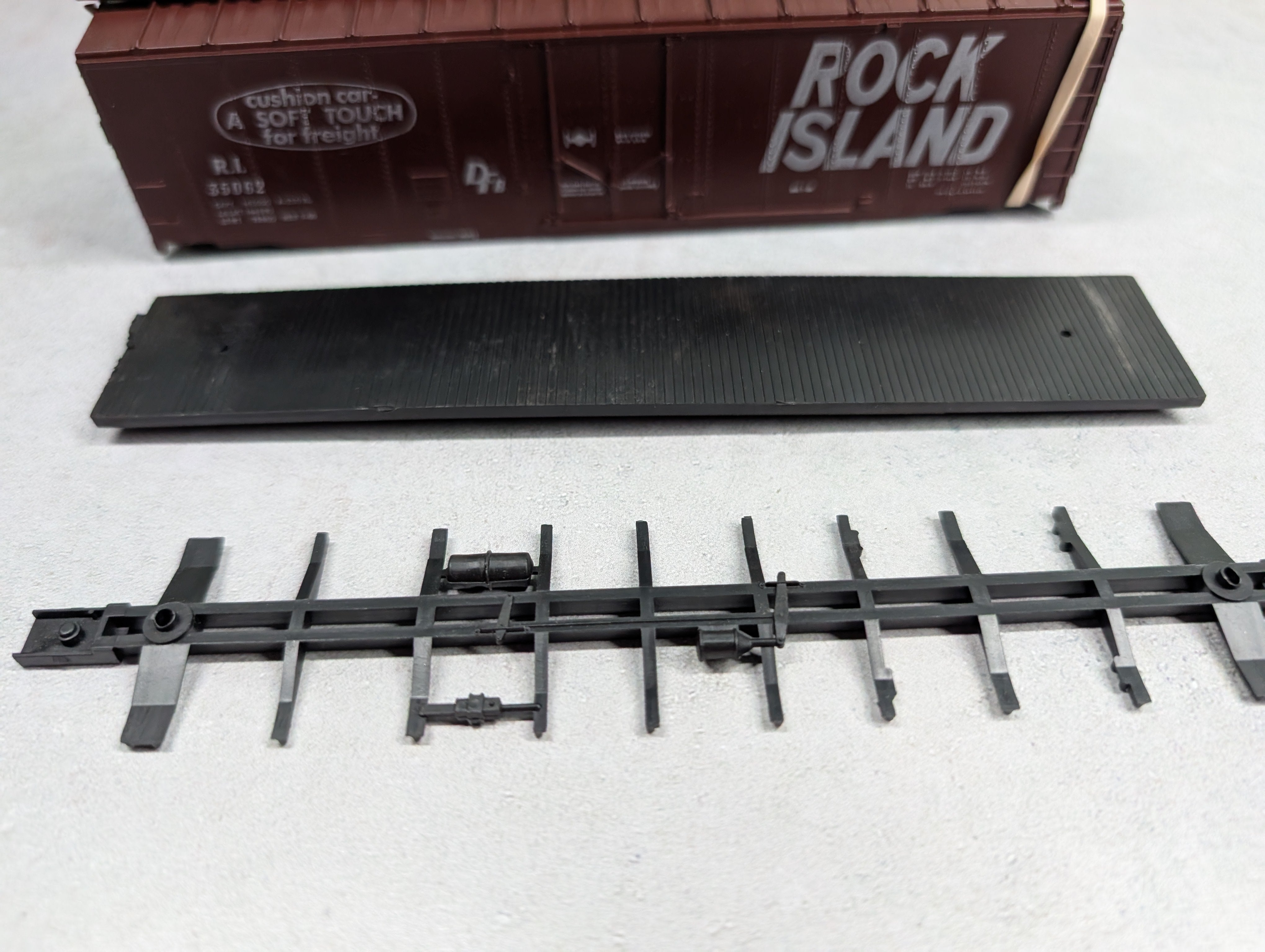 USED Athearn 1326 HO Scale 50' Plug Door Box Car Rock Island RI #35062 KIT