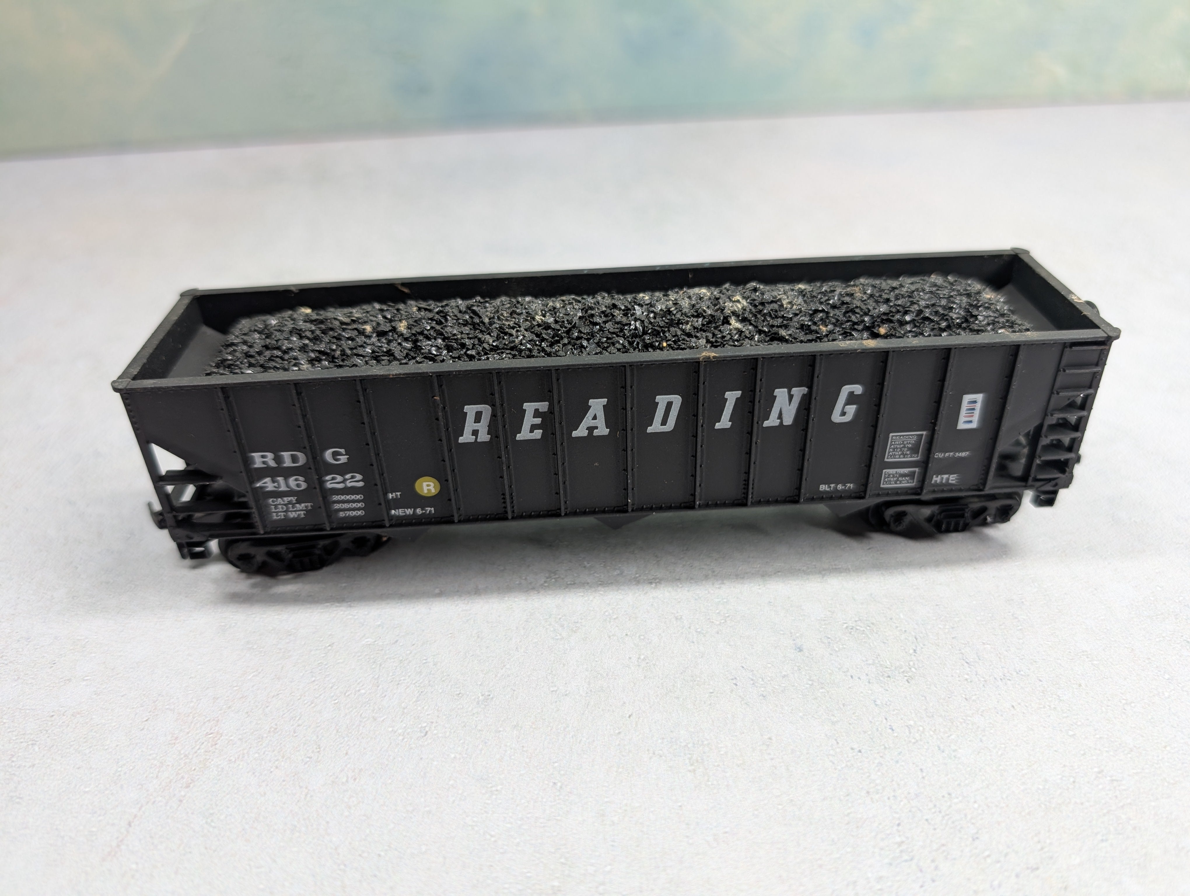 USED Life-Like HO Scale 100 Ton Hopper Reading RDG #41622 w/ Coal Load