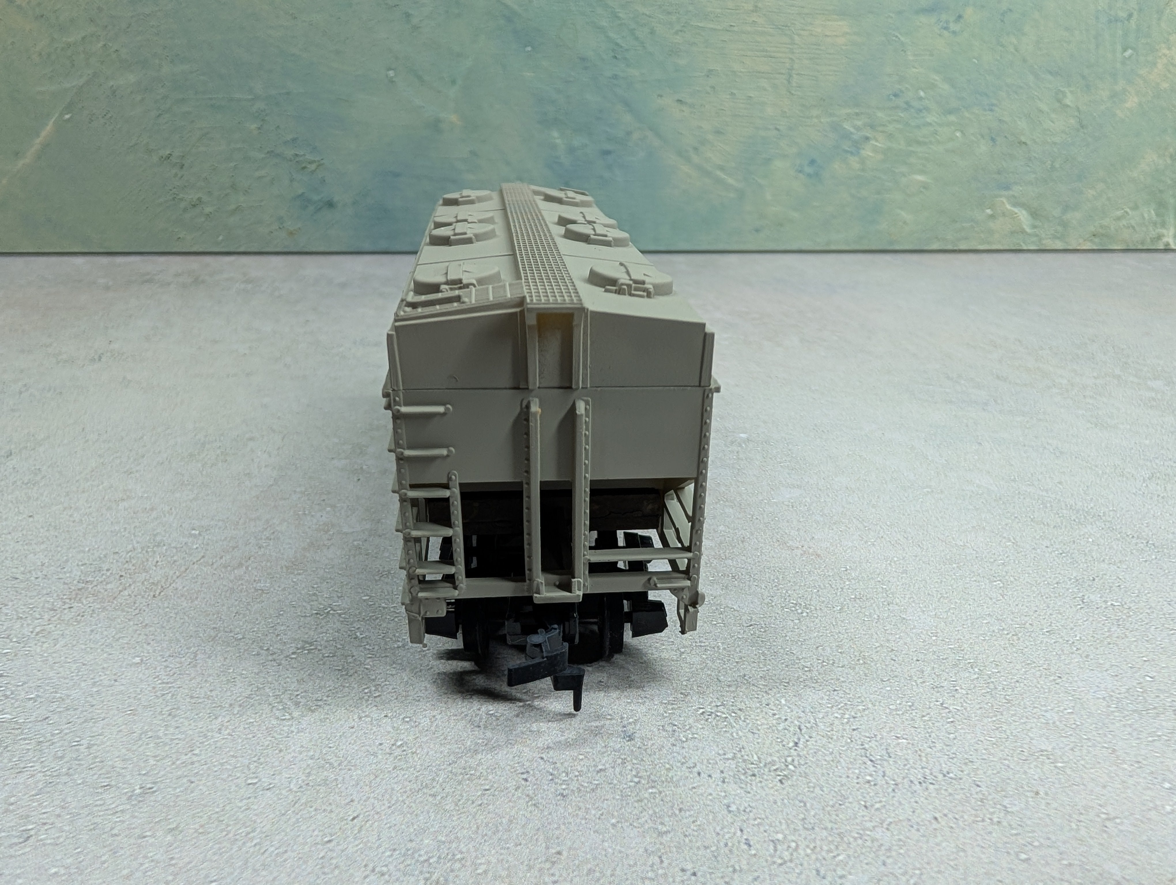 USED Tyco HO Scale Operating 2 Bay Covered Hopper Spreckels Sugar GACX #42674