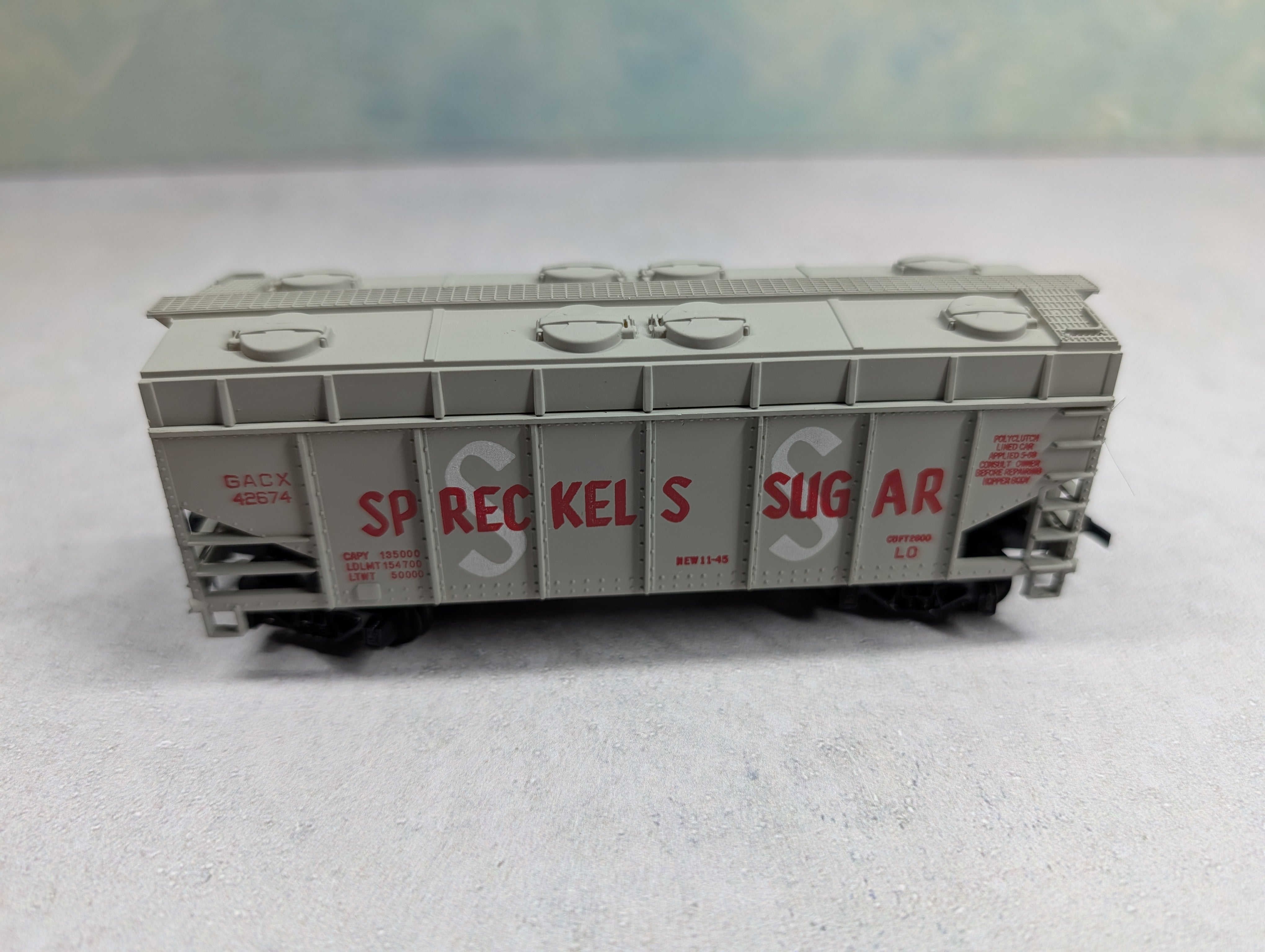 USED Tyco HO Scale Operating 2 Bay Covered Hopper Spreckels Sugar GACX #42674