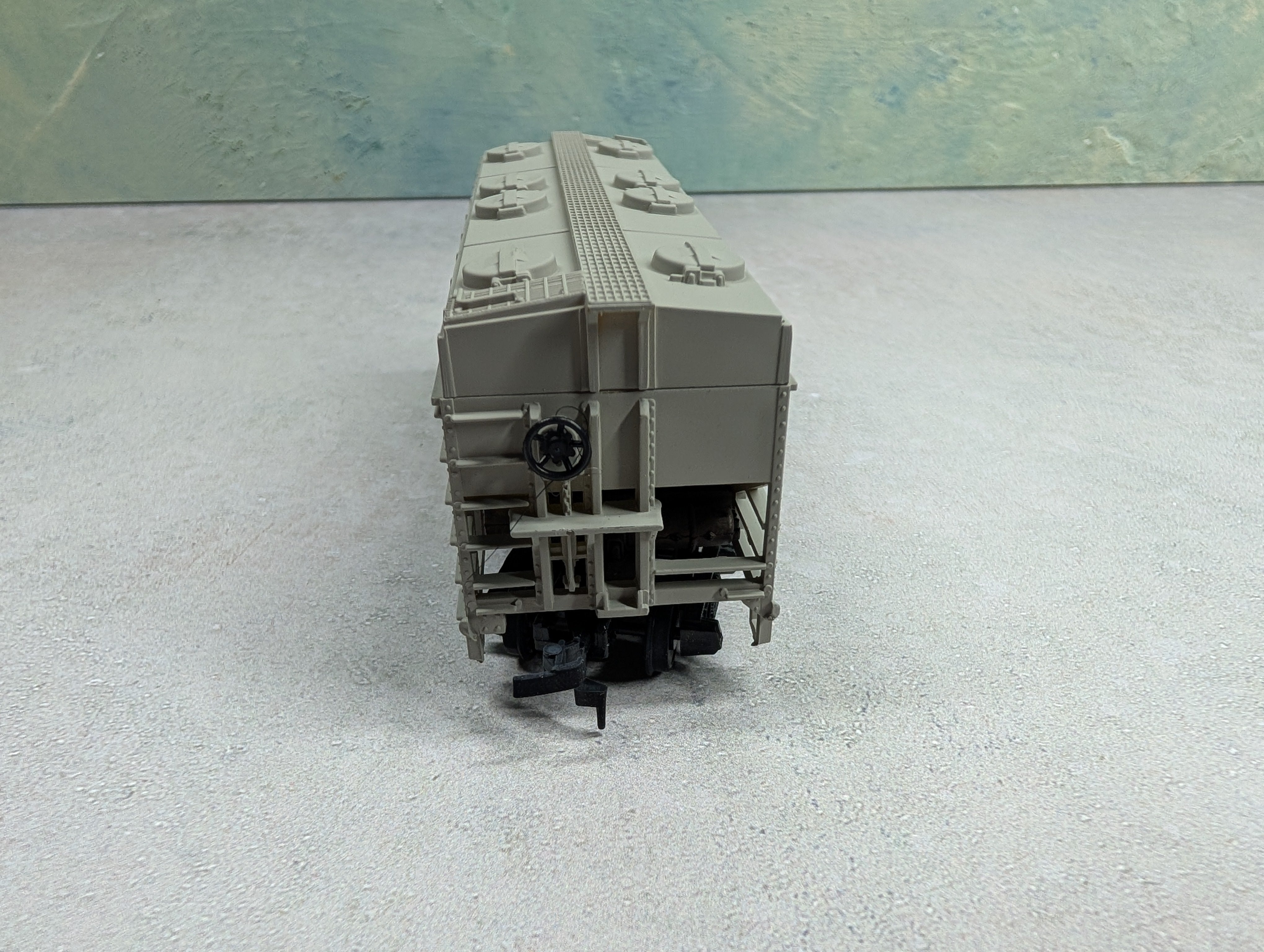 USED Tyco HO Scale Operating 2 Bay Covered Hopper Spreckels Sugar GACX #42674