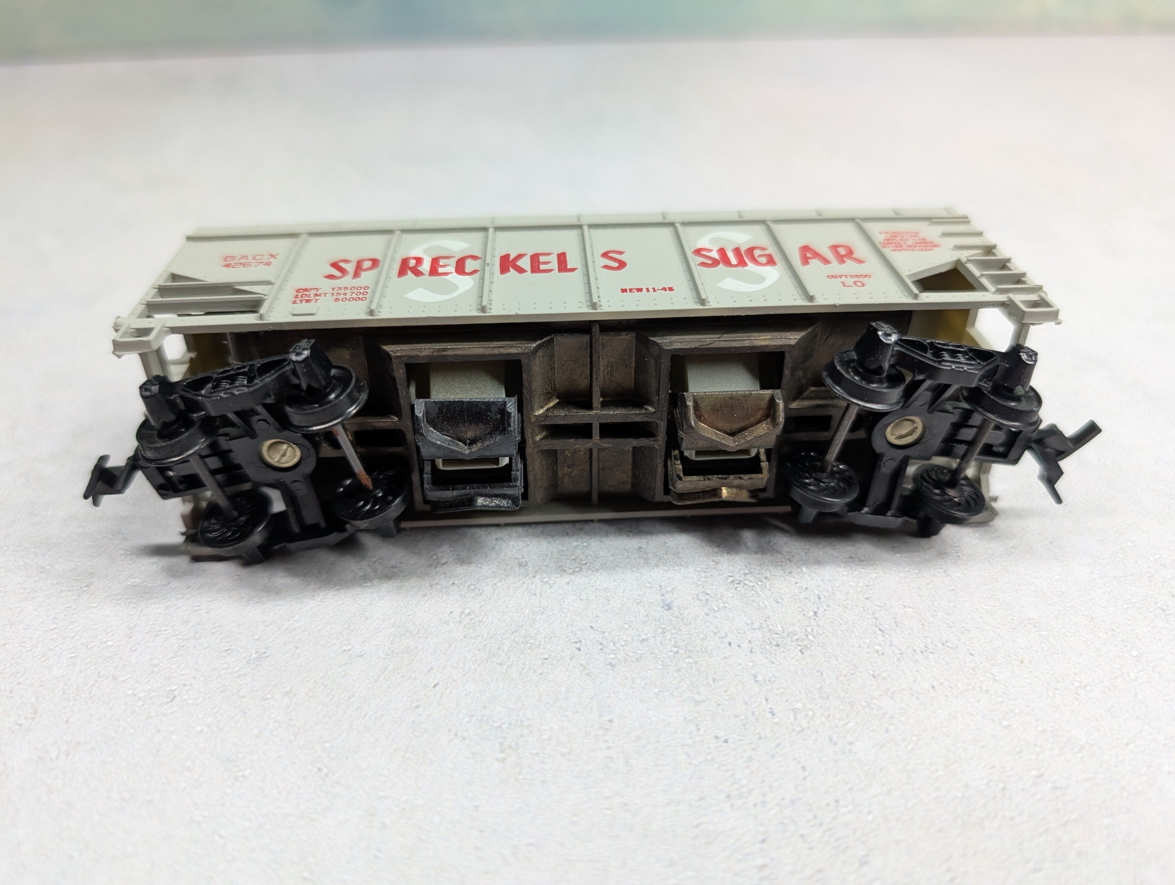 USED Tyco HO Scale Operating 2 Bay Covered Hopper Spreckels Sugar GACX #42674