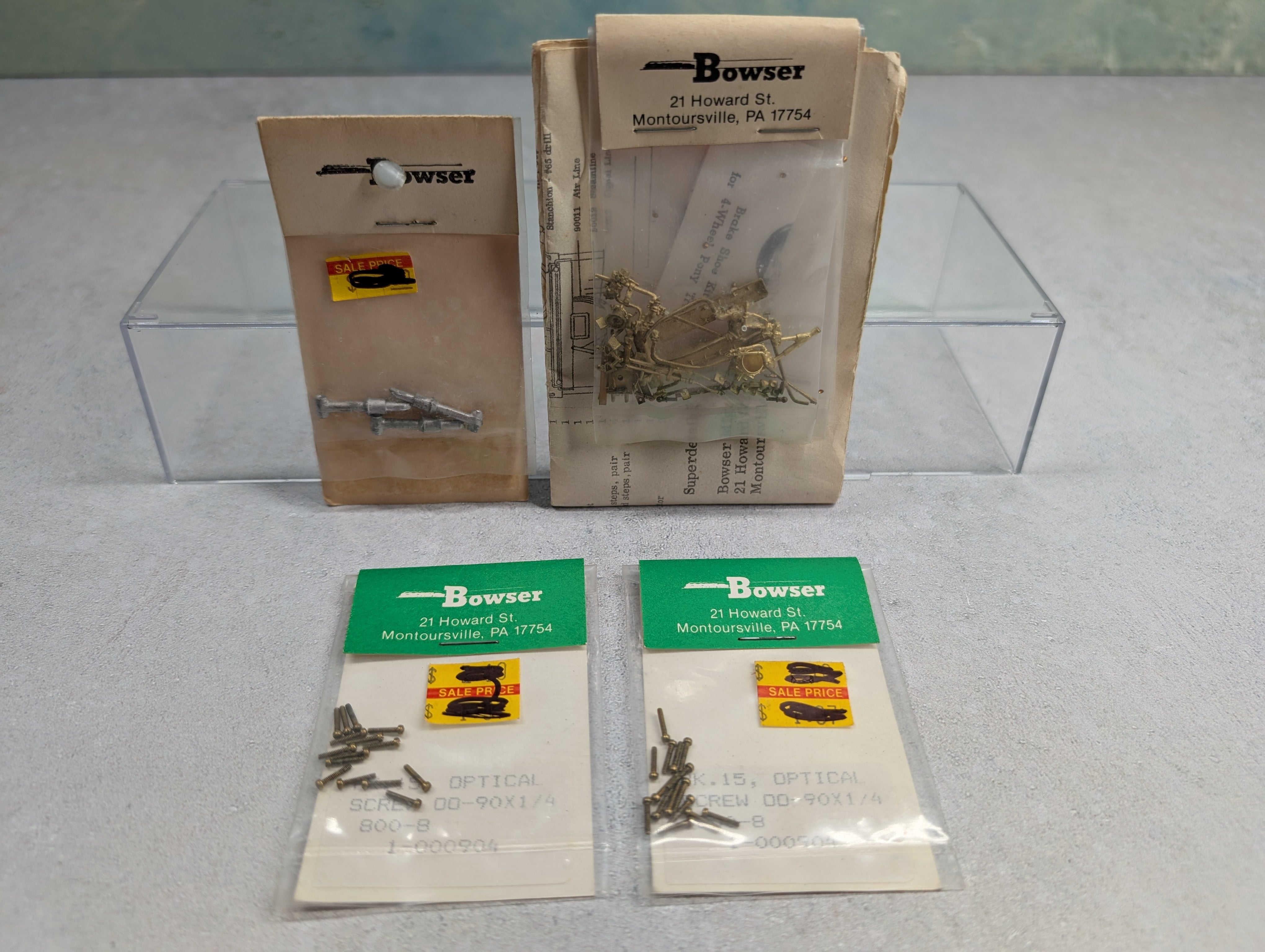 Bowser HO Scale Lot of Detail Parts, Screws, Smoke Jacks, G5 Superdetail Kit (4 pcs)