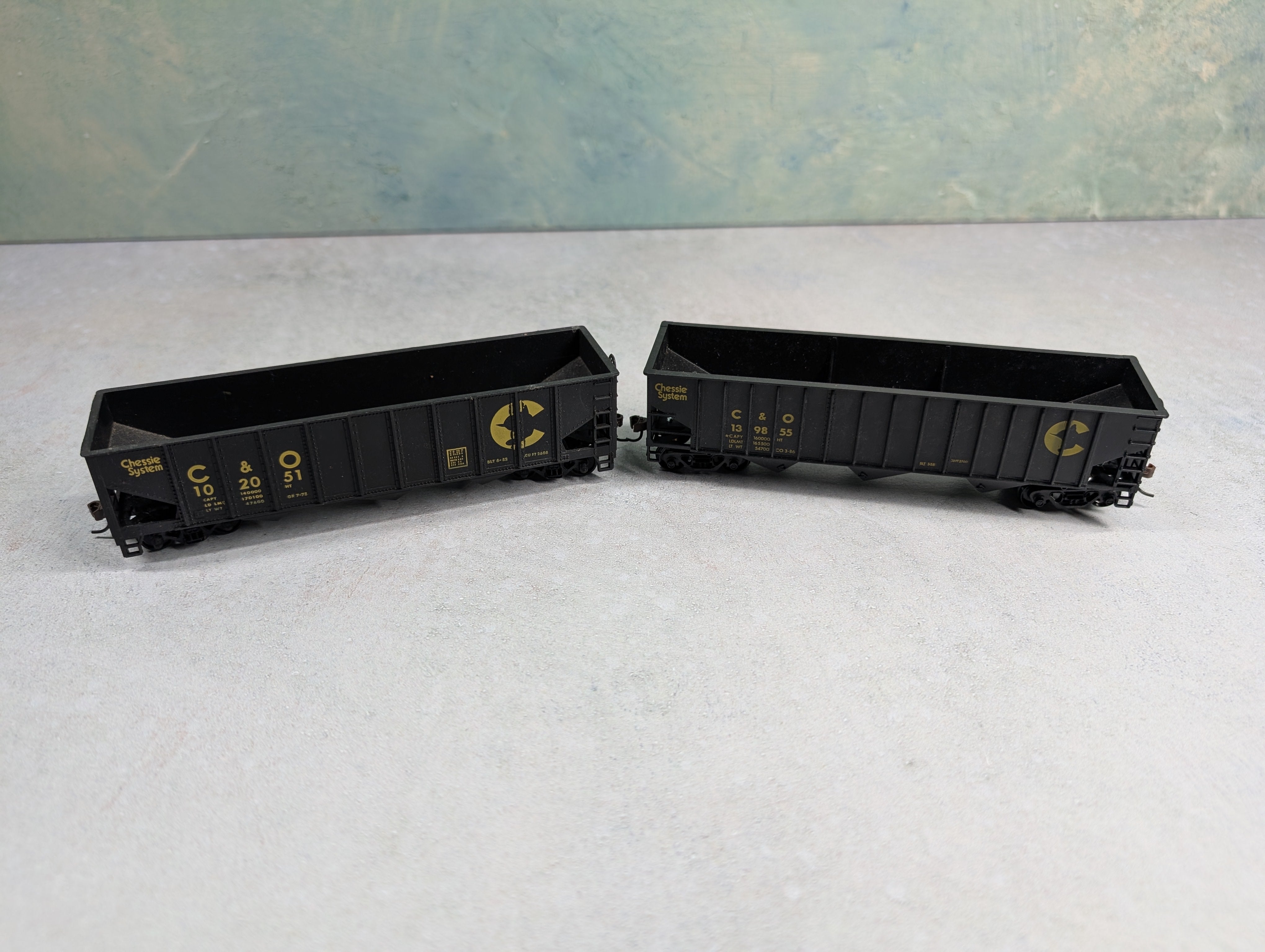 USED HO Scale 3 Bay Open Hoppers Chessie System C&O #139855, 102051 (2 pcs)