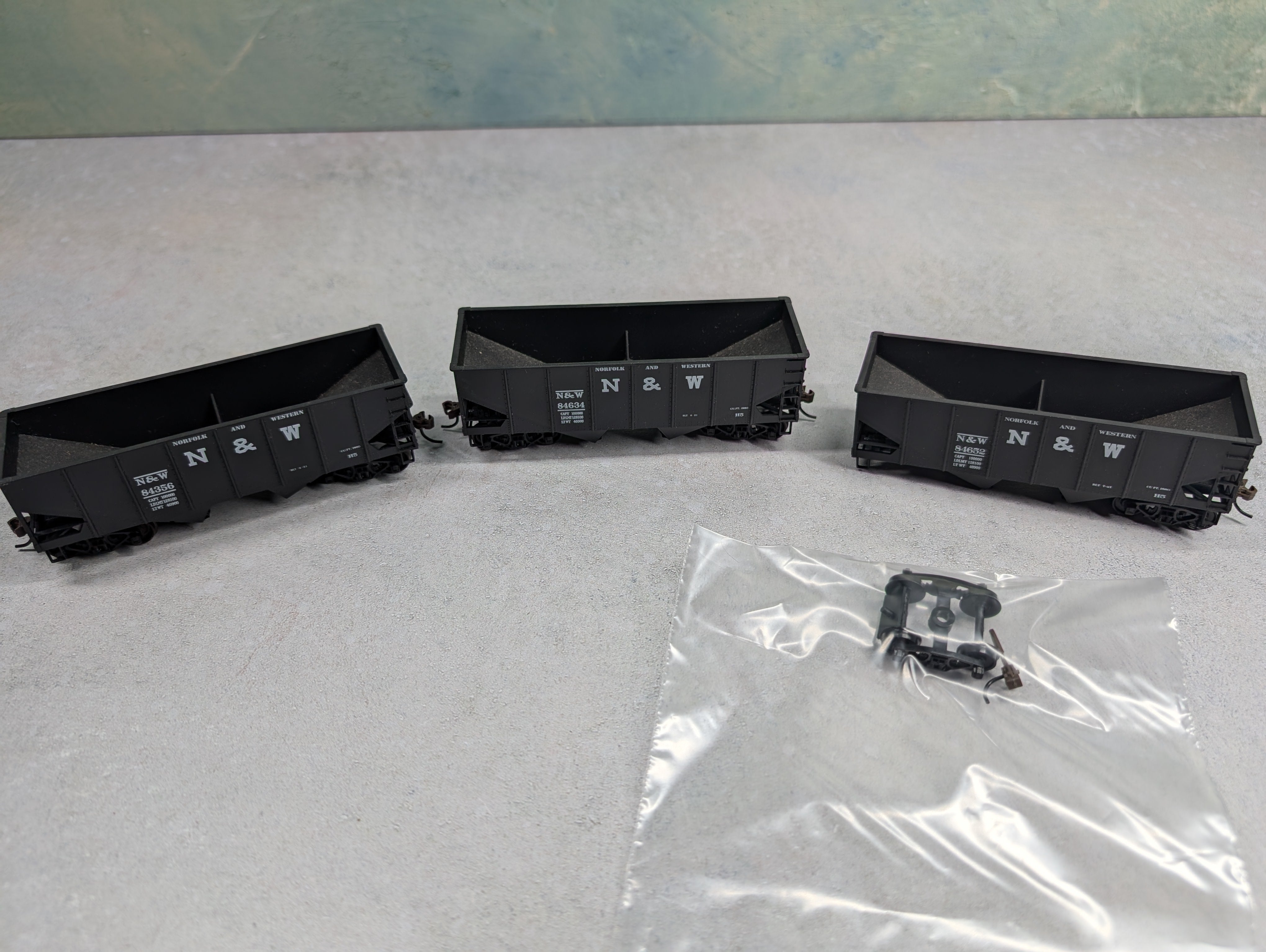 USED Accurail HO Scale 2 Bay Open Hoppers Norfolk & Western NW #84356, 84634, 84652 (3 pcs)